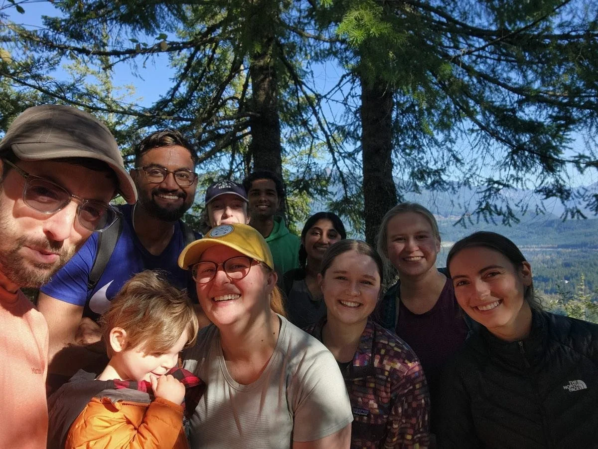 Thank you @dahliagietka and @jovannatalarico for kicking off the 2024-2025 peaks and profs season with this EPIC hike to Cedar Butte. Thank you also to Professor Sneegas for being a wonderful and insightful guest professor and to all the students who