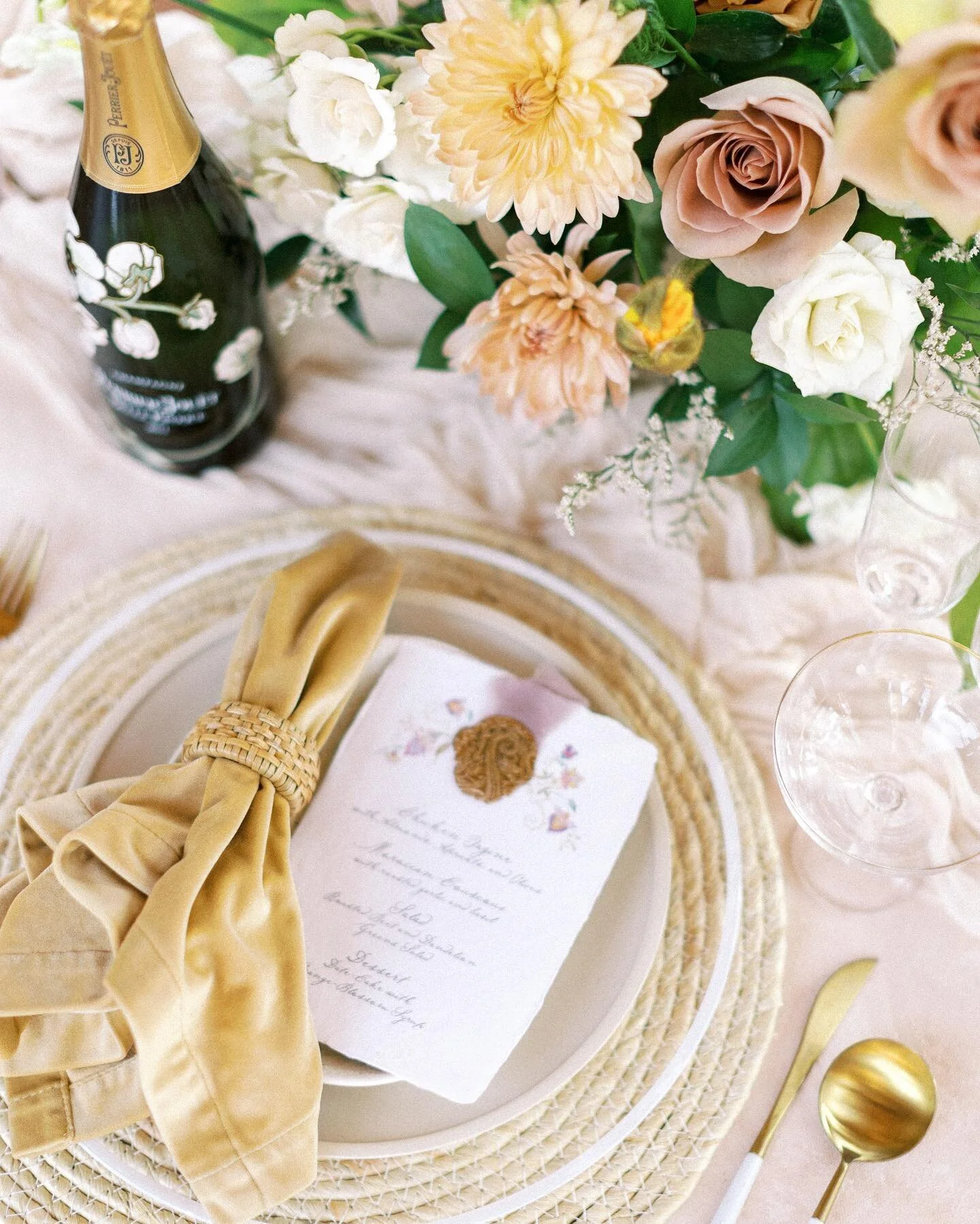 Be…our…guest 🥂🥂🥂 pc//: @madeleinecollinsphoto