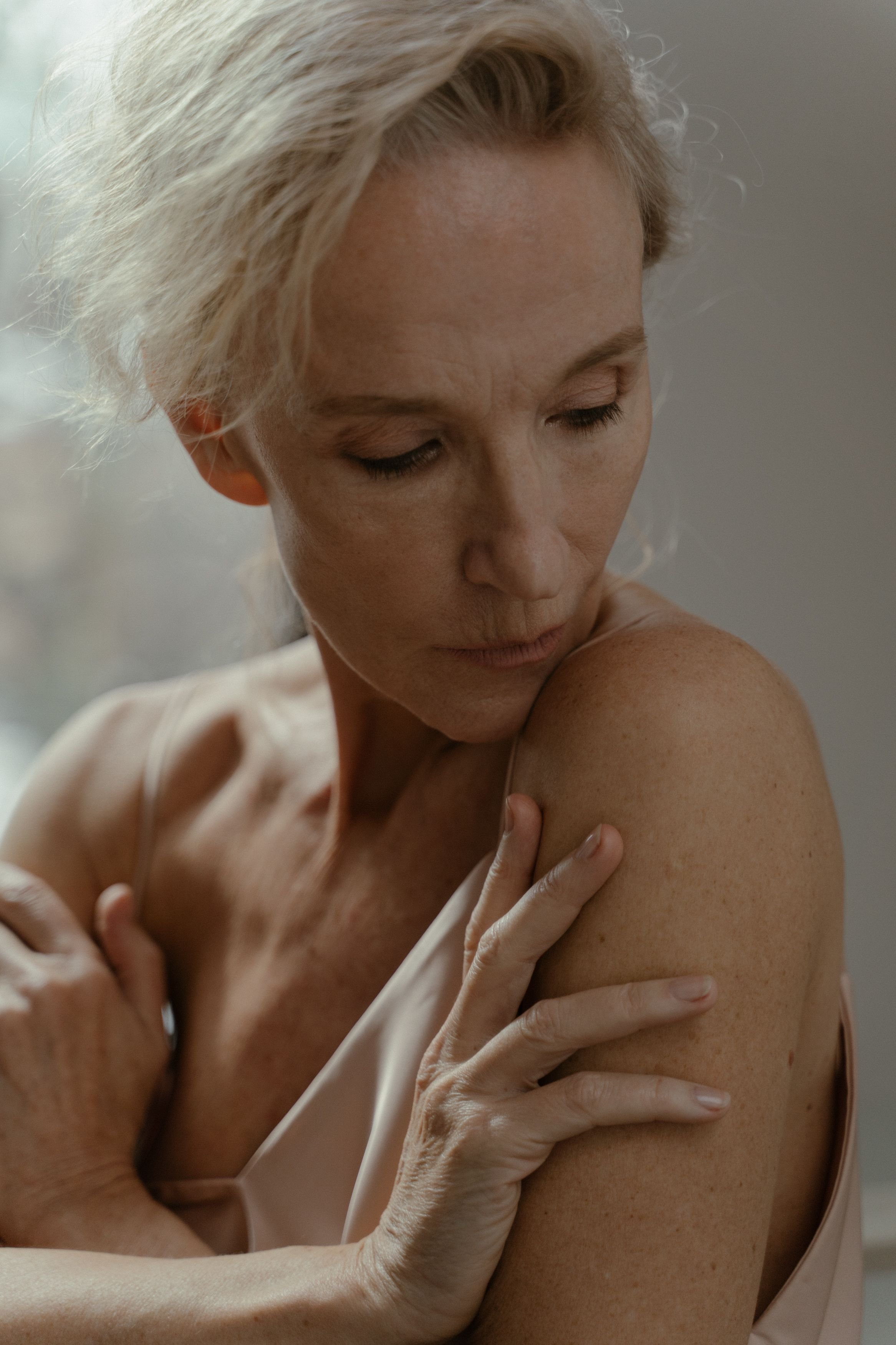     Loose & Crepey Skin on the Arms After Ageing or Weight Loss: What Can You Do?