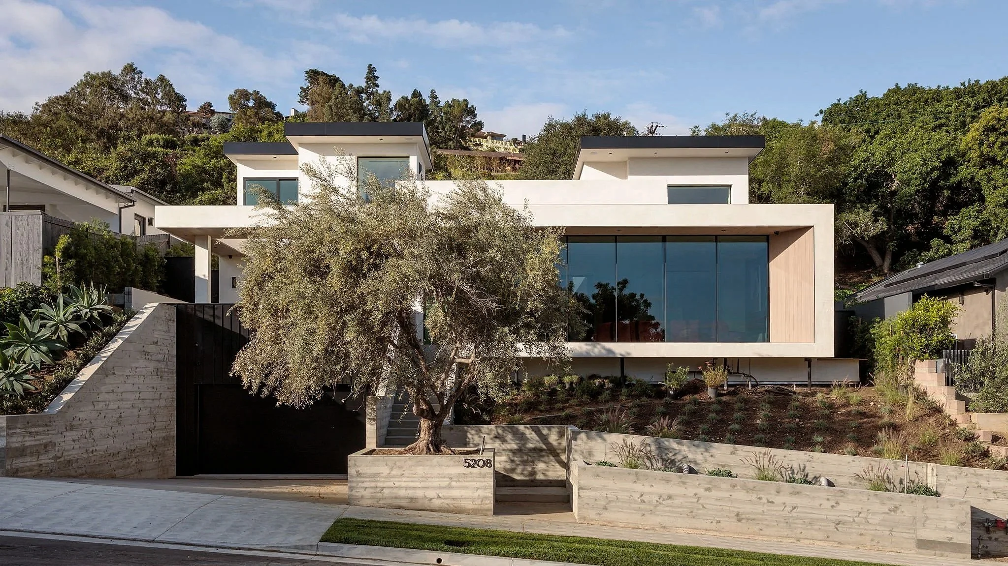 1-web-or-mls-5208+Sanchez+by+Pierre+Galant-1.jpg