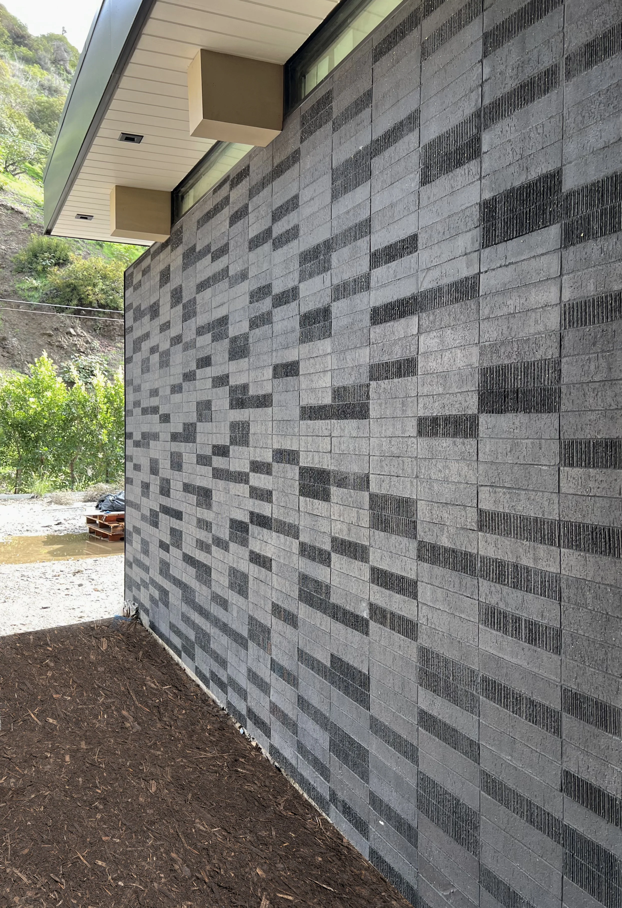 IMG_1942 BUNDY BRICK WALL.jpg