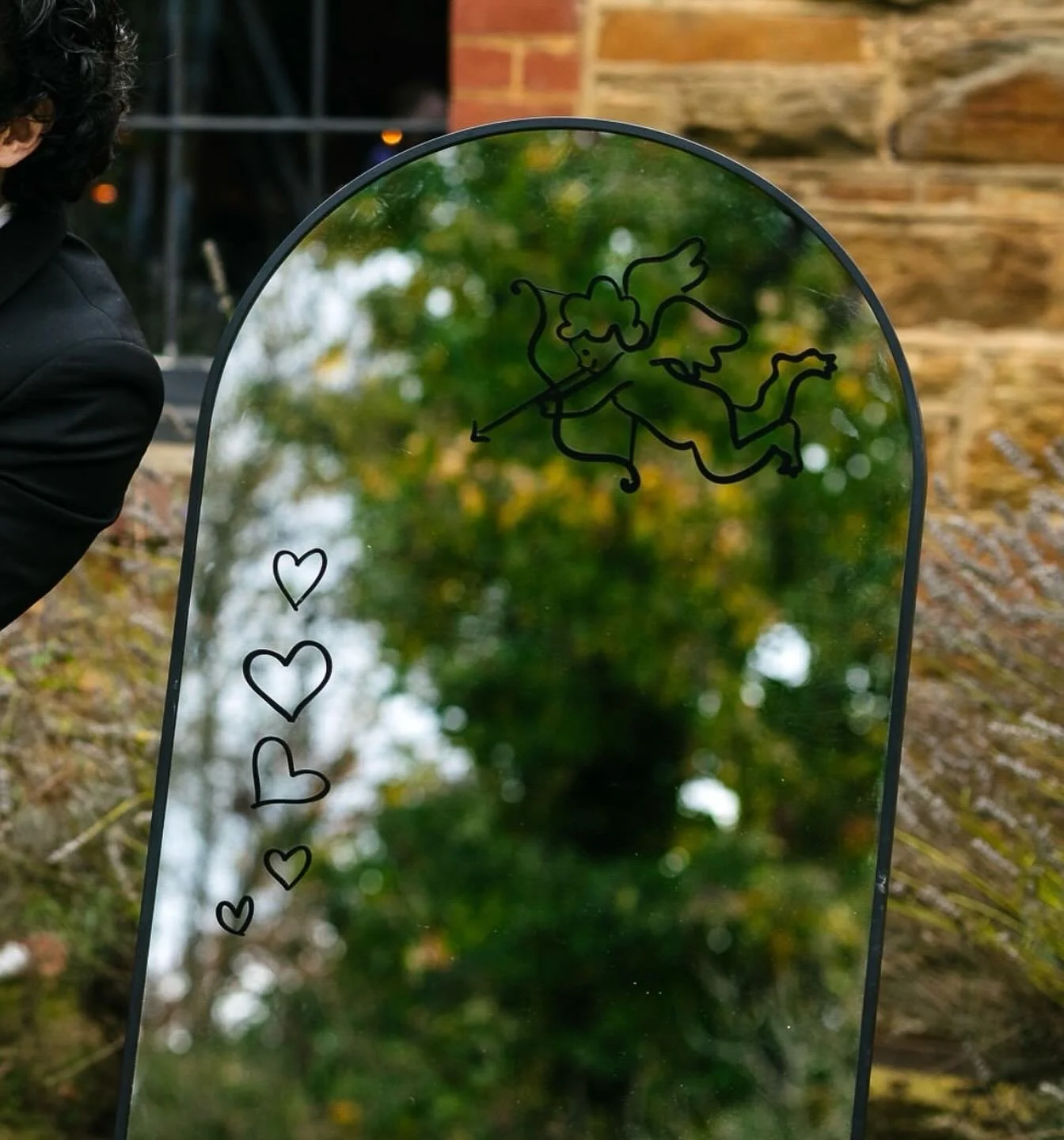 Mirror decals? Absolute game-changer. 

Here&rsquo;s your sign (literally!) to bring that extra oomph to your wedding vibe. Think welcome messages that POP, funky phrases by the bar, or even cute reminders in the restrooms. 

Event: @culturehitch
Ven