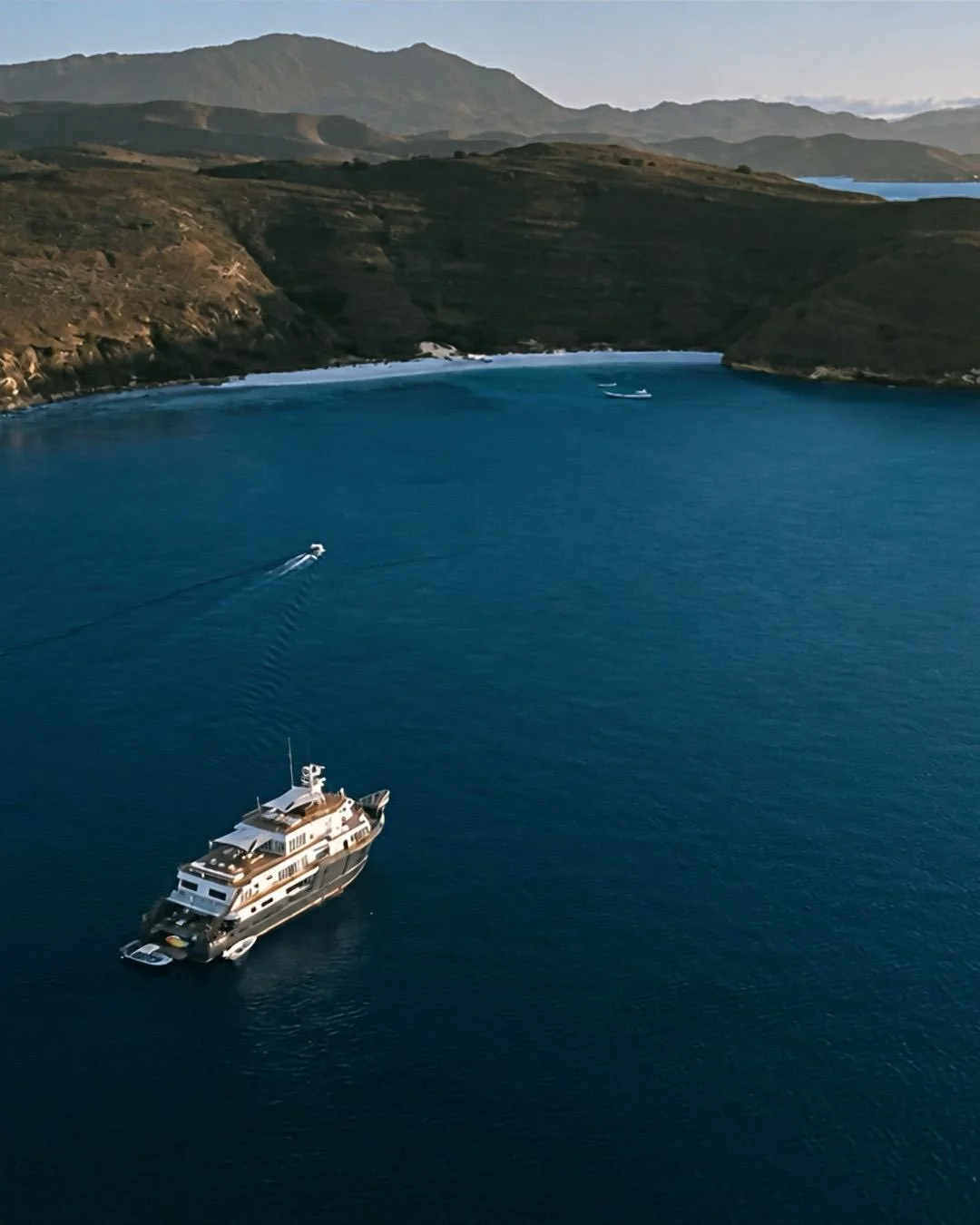 Discover Indonesia beyond the horizon, where emerald landscapes meet crystal-clear waters and each destination offers a new perspective.

From secluded lagoons to lush tropical surroundings, experience the archipelago at your own pace with Kailana Pr