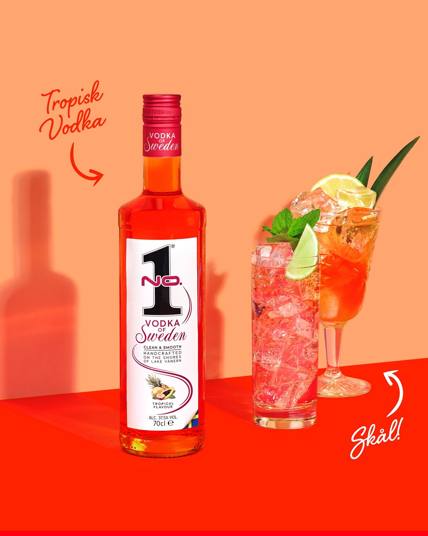 🌴 Tv&aring; s&auml;tt att smaka p&aring; sommaren 🍹☀️

💛 Team Enkel: No.1 Vodka Tropical med 7up &ndash; friskt, l&auml;tt och l&ouml;jligt gott.

🧡 Team Extra: No.1 Vodka Tropical med passionsfruktjuice + limejuice + 7up &ndash; lite mer jobb, m
