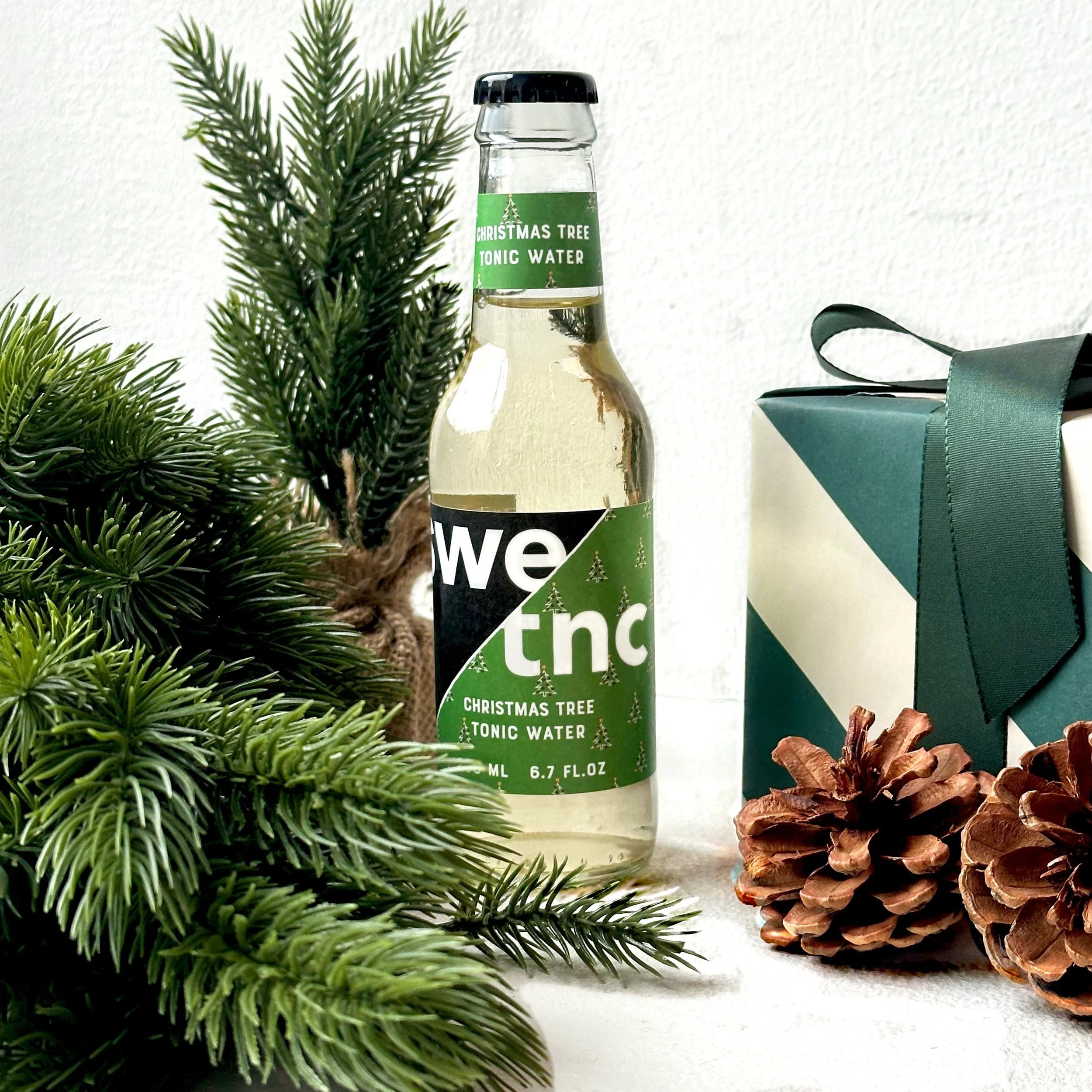 Say hi to our latest addition: Tonic Water Christmas Tree 🎄 
With fresh notes of pine and spruce, it&rsquo;s perfect for mixing with gin to create a magical holiday cocktail ❄️ #swedishtonic #swetnc #swetonic #lemonades #sparklinglemonades