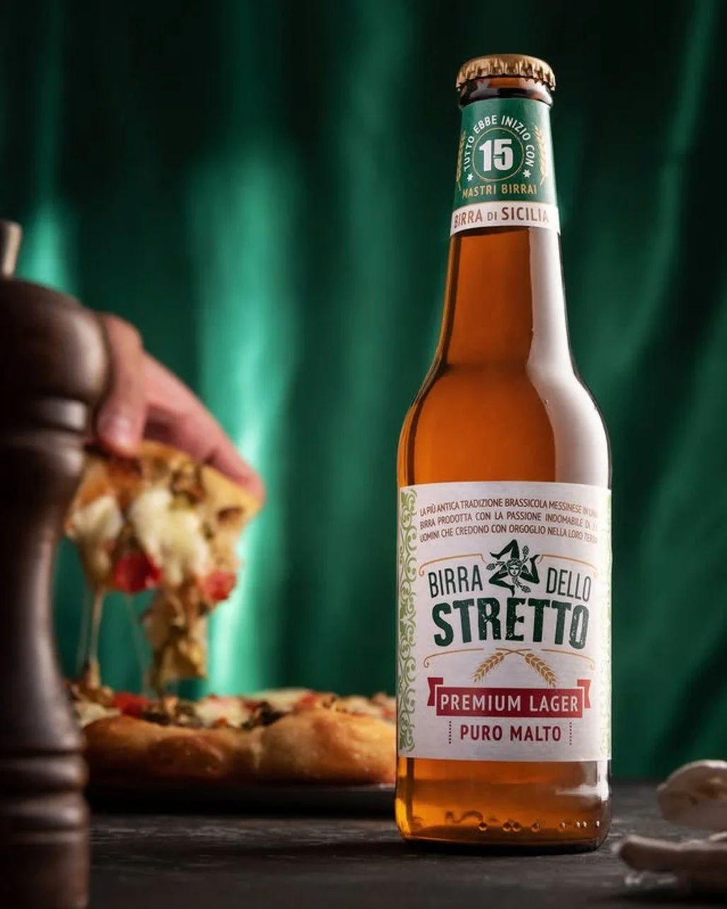 En klassisk lager fr&aring;n Sicilien &ndash; bryggd med stolthet, passion och precision. 🇮🇹✨

Med sin fr&auml;scha humlekarakt&auml;r och balanserade beska passar den lika bra till maten som till stunden i gott s&auml;llskap. Perfekt till pizza, r