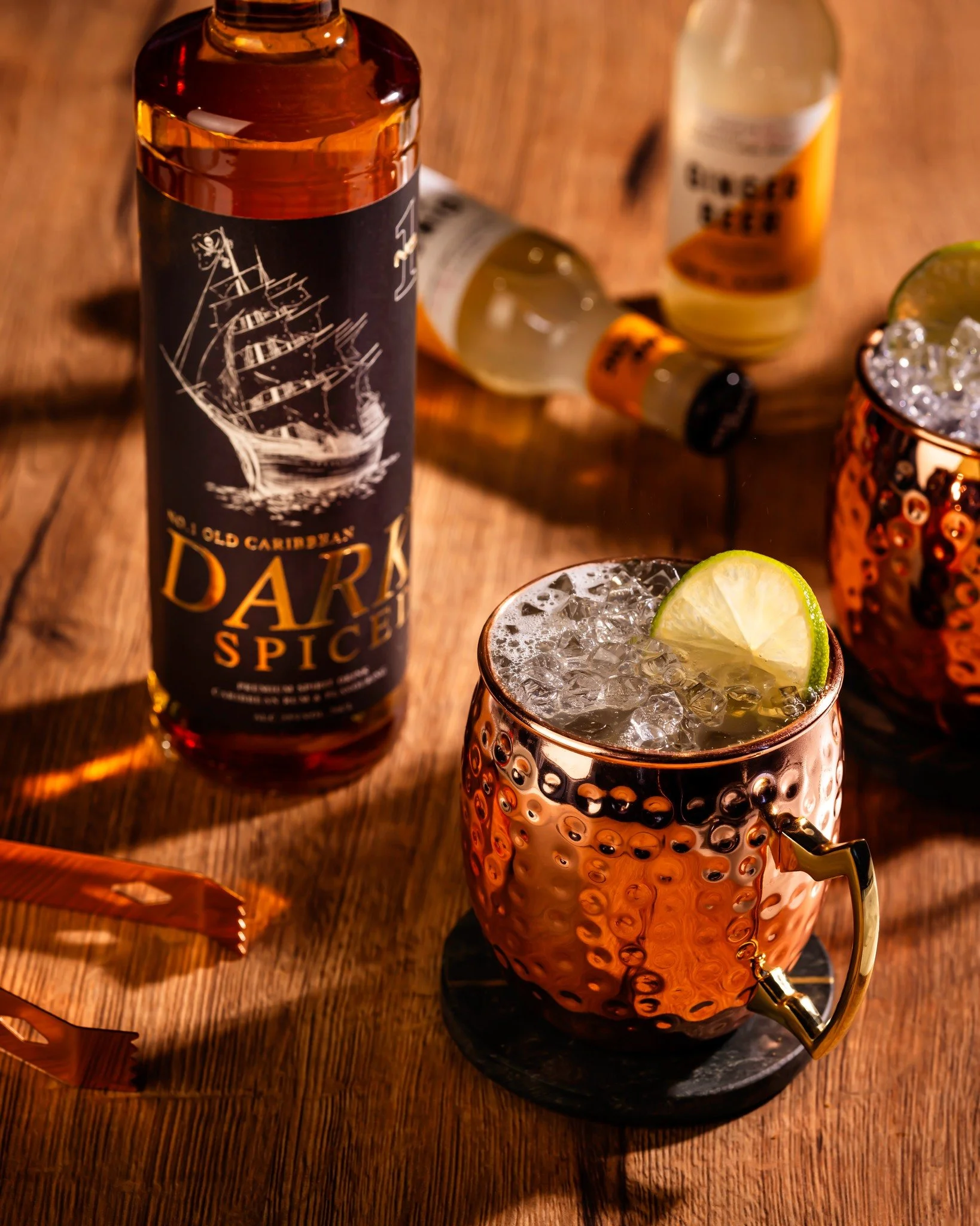 🌶️🥃 Dark Caribbean Mule &ndash; en klassiker med extra attityd.
Kryddig rom m&ouml;ter iskall ginger beer och f&auml;rsk lime. Resultatet?
En mule med v&auml;rme, sting och massor av karakt&auml;r.

&bull; 5 cl No.1 Old Cariibbean Dark Spiced
&bull
