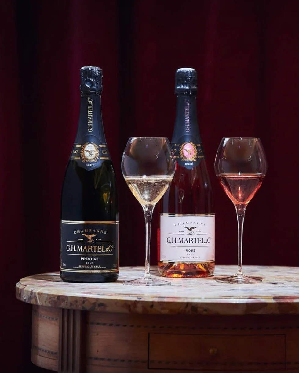 Vilken stil f&ouml;redrar du i champagne?🥂
En Brut med tydlig friskhet och struktur, eller en ros&eacute; med mer b&auml;riga toner och rundare syra?

G.H. Martel erbjuder tv&aring; olika profiler med distinkta karakt&auml;rer.

Finns till best&auml