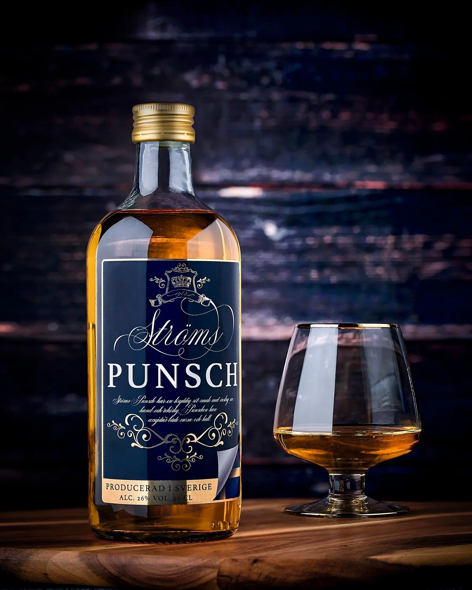 Str&ouml;ms Punsch -En svensk klassiker med rund och komplex karakt&auml;r.
Mjuka toner av apelsin m&ouml;ter s&ouml;t vanilj och en balanserad kryddighet fr&aring;n kanel. Resultatet &auml;r en harmonisk punsch med tydlig karakt&auml;r och elegant s