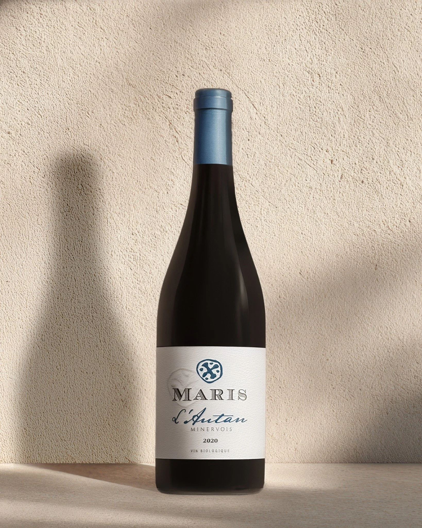 Maris L&rsquo;Autan - Gener&ouml;st fruktig med toner av m&ouml;rka b&auml;r, plommon, &ouml;rter och en l&auml;tt kryddighet.
Medelfyllig smak med balanserad frukt och mjuka tanniner.

Odlad vid foten av Montagne Noire och vinifierad p&aring; klassi