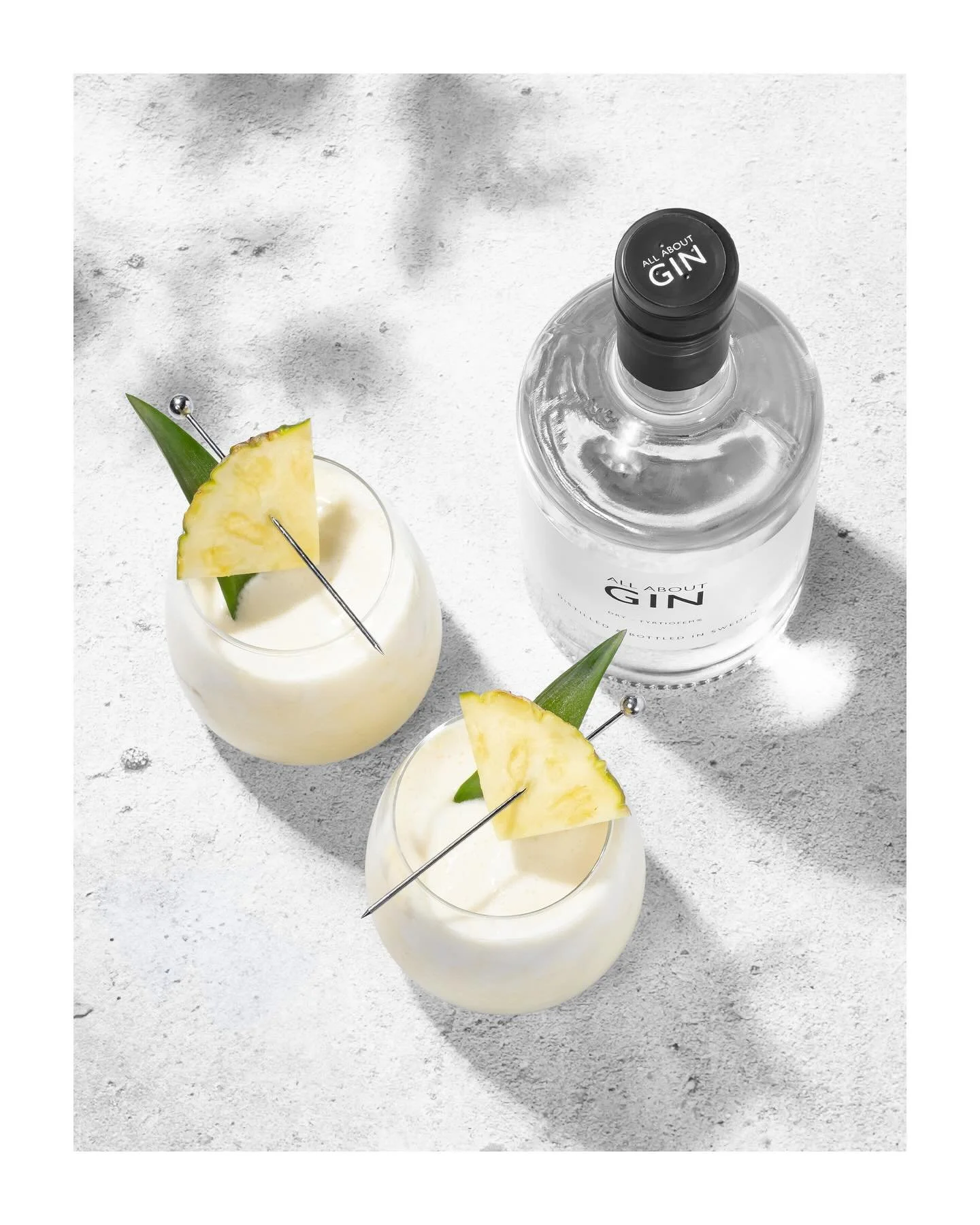 All About Frozen GinColada🍍🥥
All About Gin tillsammans med kr&auml;mig kokos och s&ouml;t ananas &ndash; ett svalkande alternativ f&ouml;r varma sommardagar☀️
&Ouml;nskar er alla en riktigt h&auml;rlig helg🥂

4 cl All About Gin
4 cl kokosgr&auml;d