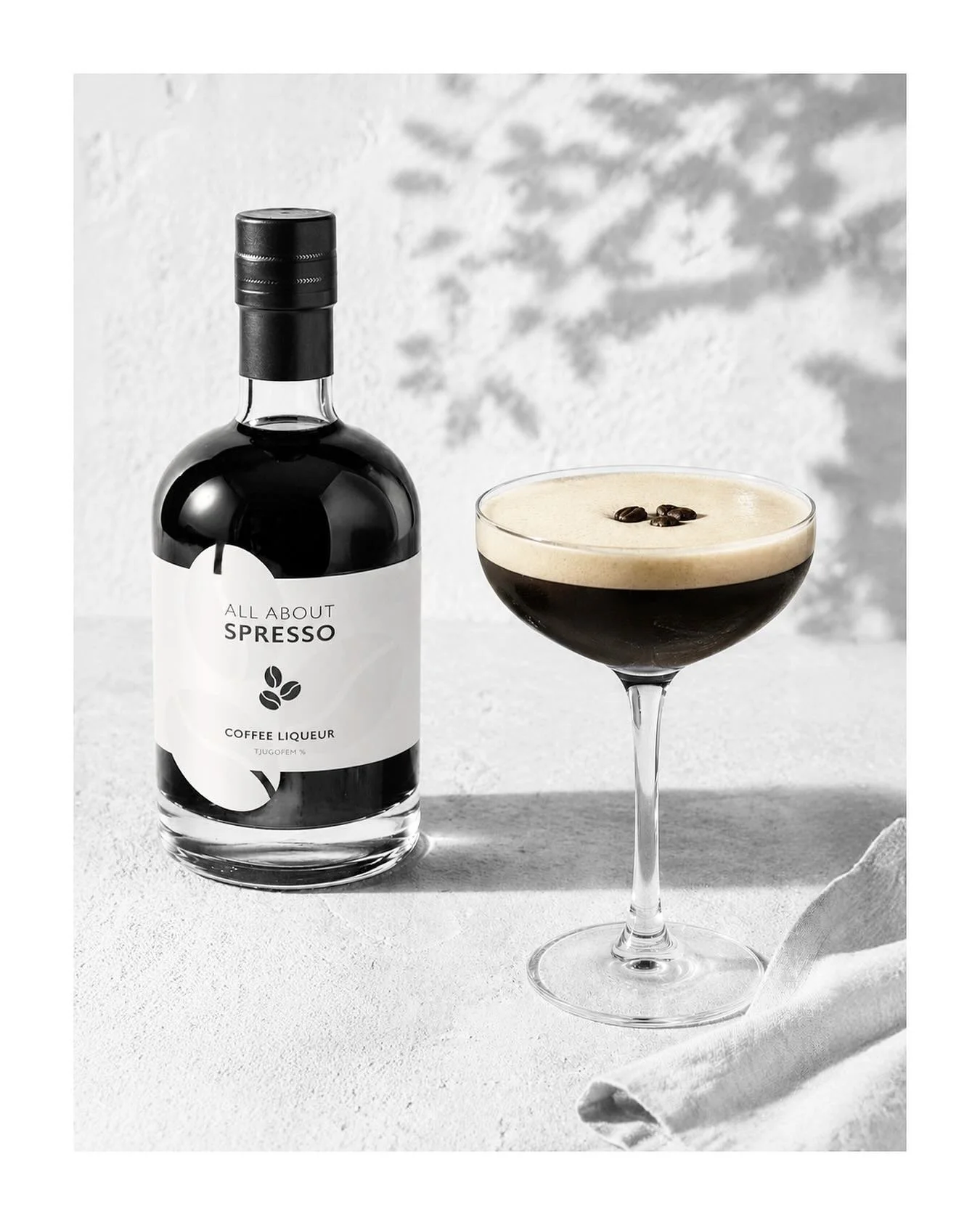 Efter All About Gin kommer All About Spresso☕🖤🍸

Vi &auml;r s&aring; glada &ouml;ver att presentera n&auml;sta produkt i
All About-familjen. En kaffelik&ouml;r d&auml;r gin m&ouml;ter kaffe &ndash; balanserad, modern och skapad f&ouml;r allt fr&ari