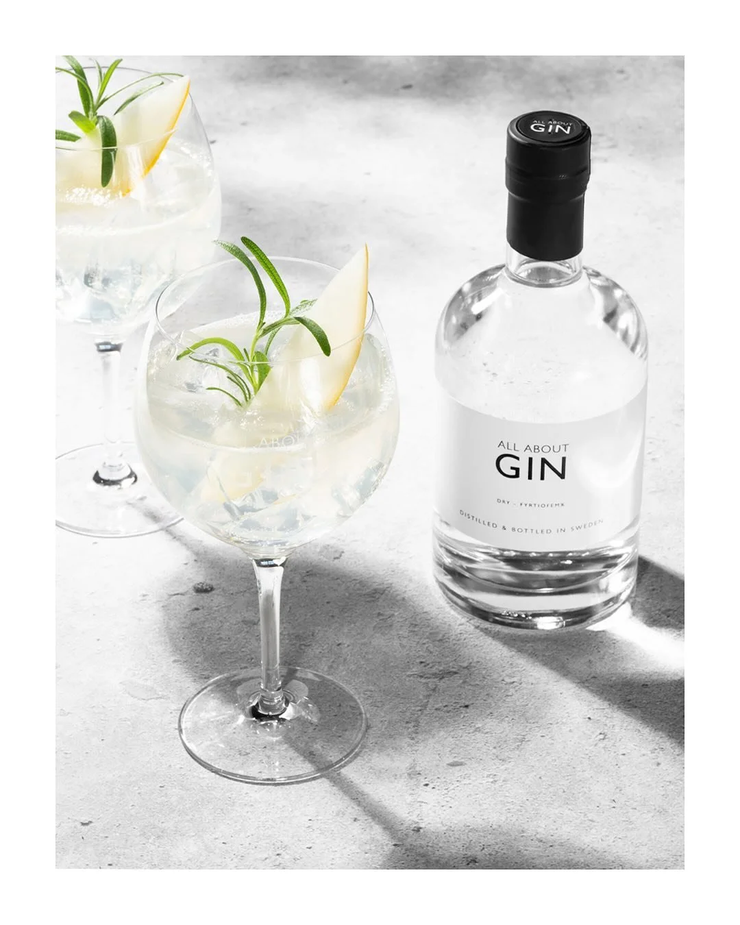 ☀️🥂 Vilken &auml;r din sommar-Gin &amp; Tonic? 🥂☀️

🍋 Klassisk
🍓 Smultron 
🥭 Mango Chili
🍈 Melon
🍐 P&auml;ron &amp; svartpeppar

Ber&auml;tta vilken som blir din favorit i sommar! 👇

✨ Missa inte v&aring;r p&aring;g&aring;ende giveaway d&auml