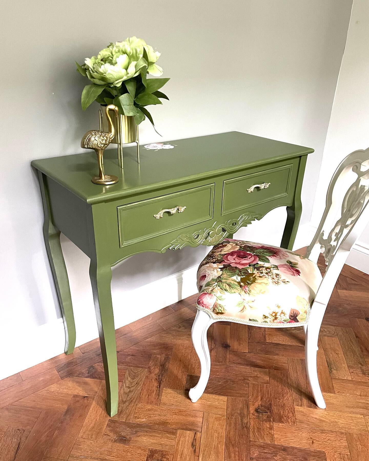 This beautiful upcycled dresser and chair are now sitting pretty in my friends home @paulinetyldesley #vintagefurnituremakeover #dressermakeover #furnitureartist #upcycledfurniture