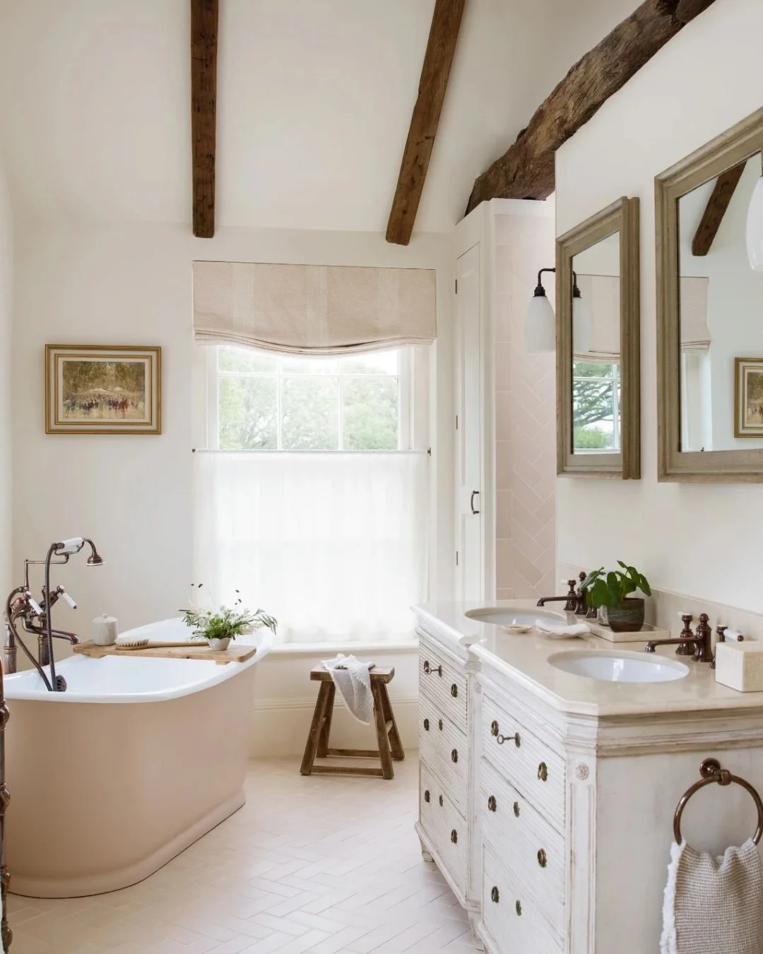 🎉 WE WON! 🎉
We are thrilled to announce that we&rsquo;ve been named winner of the whole house transformation at the Ca Pietra design awards 2025.
The judges called it &ldquo;an exceptional project that showcases the beauty and versatility of Ca Pie