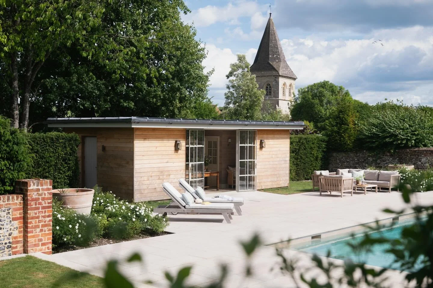 We love working with @fabcosanctuaryltd who create the most beautiful windows &amp; doors for our projects. We always strive to implement the highest quality design throughout your home, creating unique spaces that stand the test of time.

@fabcosanc