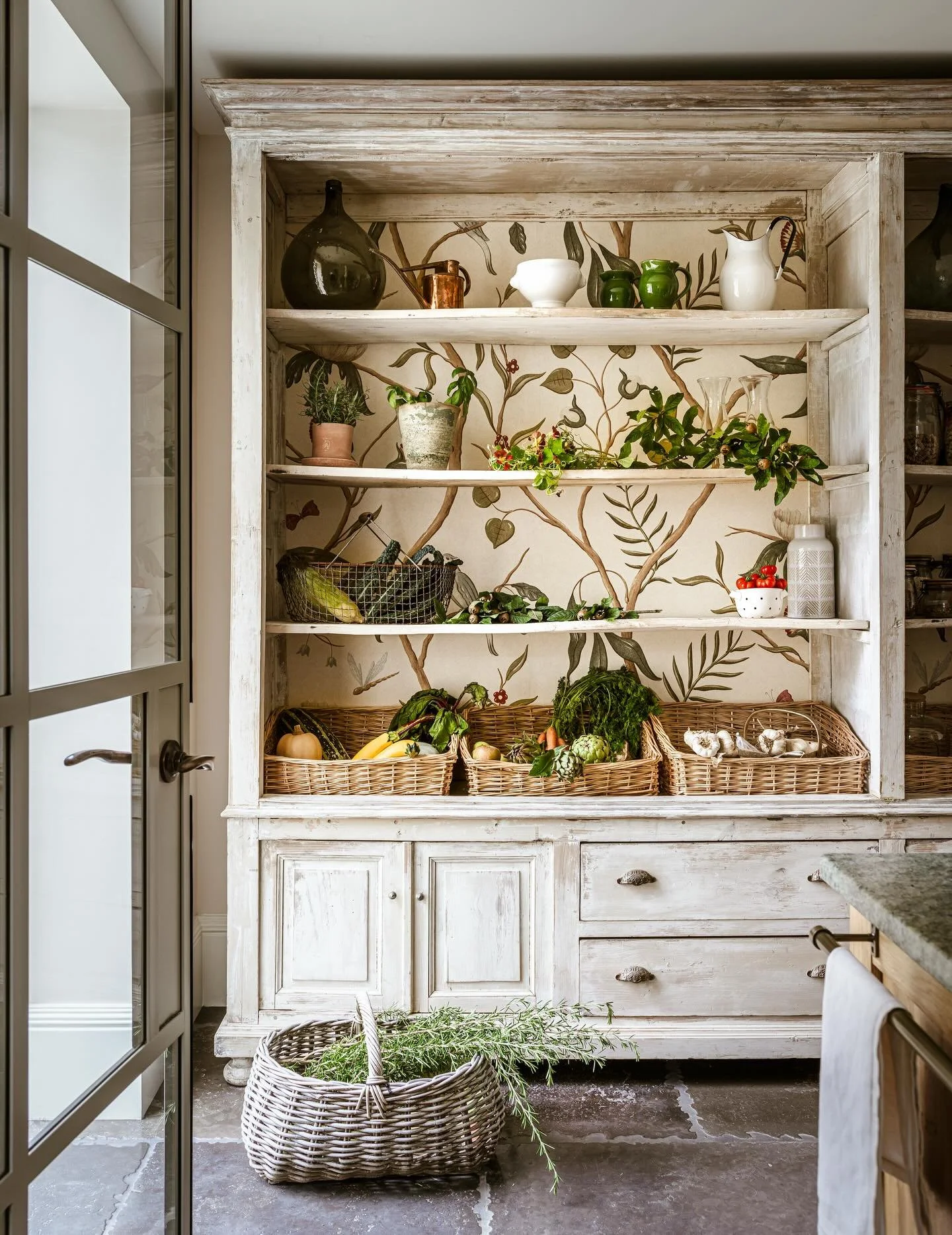 This antique dresser was sourced by Alex and thoughtfully repurposed as a beautiful larder cabinet to display the home-grown garden produce. We also added an external door for easy access into the orchard beyond the larder.🥕🌽 

Large scale botanica