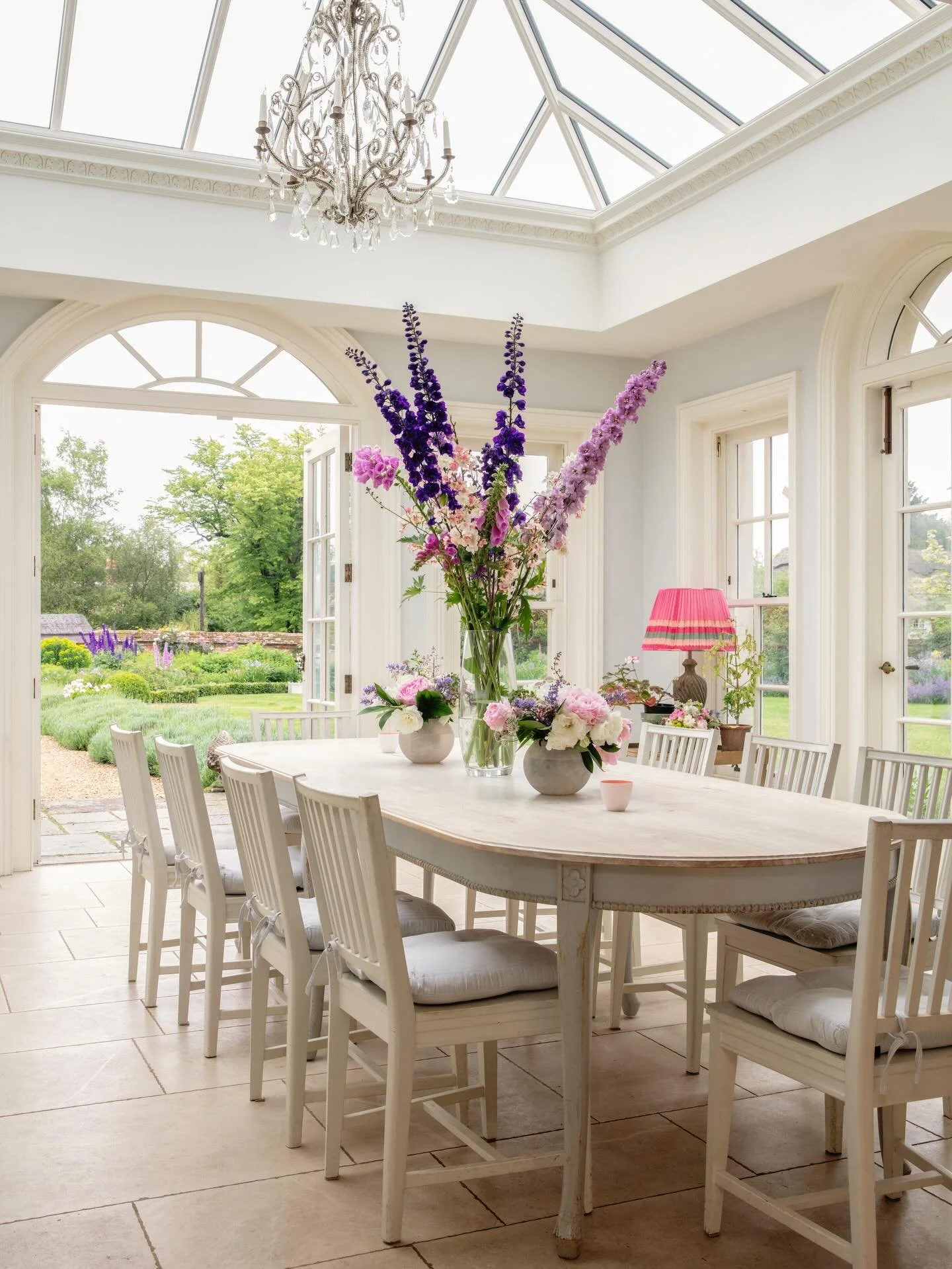 Spring is so close. We cant wait for the longer days and a colourful garden here at the studio. How beautiful are these pictures of Alex&rsquo;s home featured in the @englishhomemag 

#interiors #spring #englishhome #design #fy