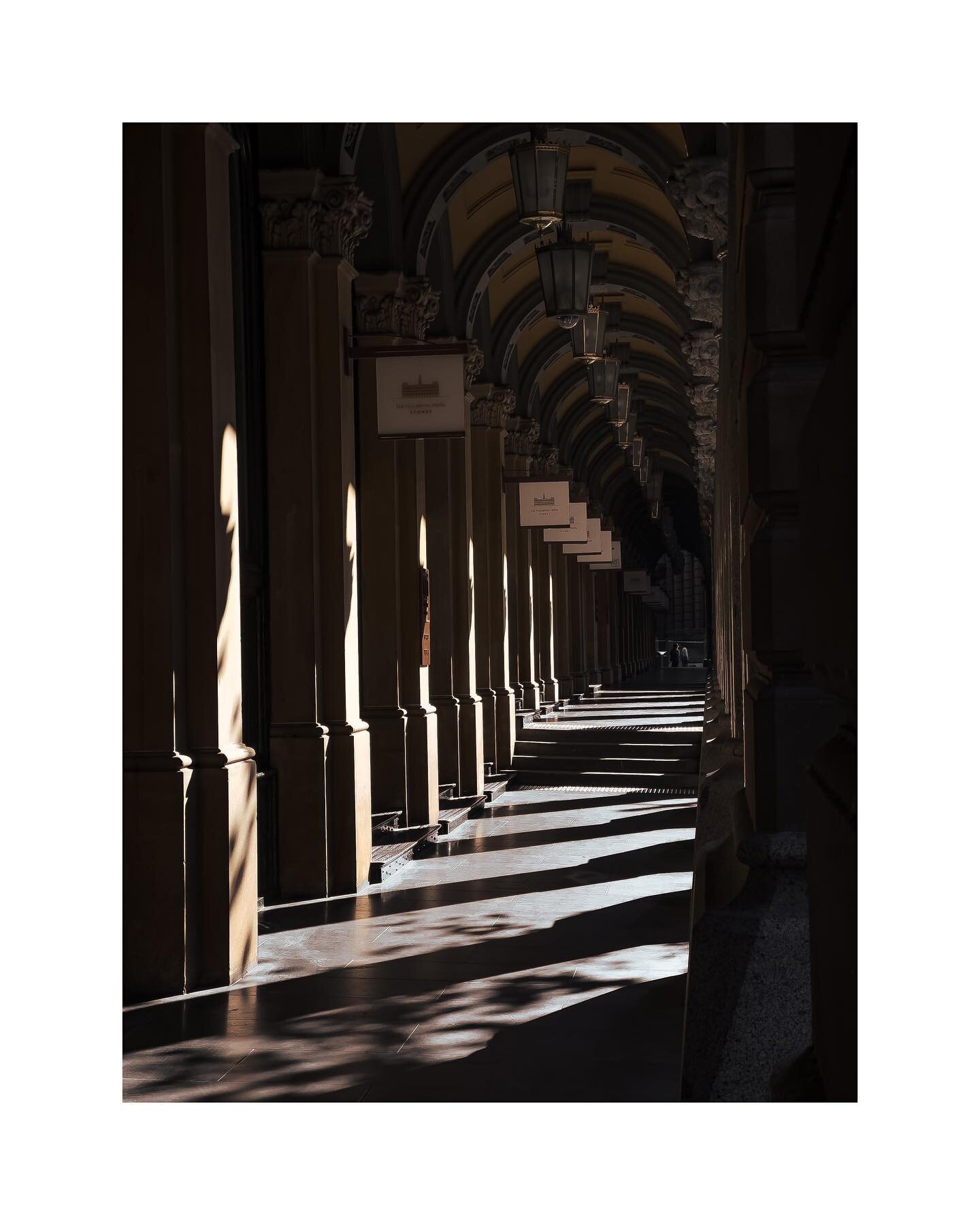 Finding beauty in the ordinary #runlight #shapes #heritagebuilding #shadowplay #blackandwhitephotography