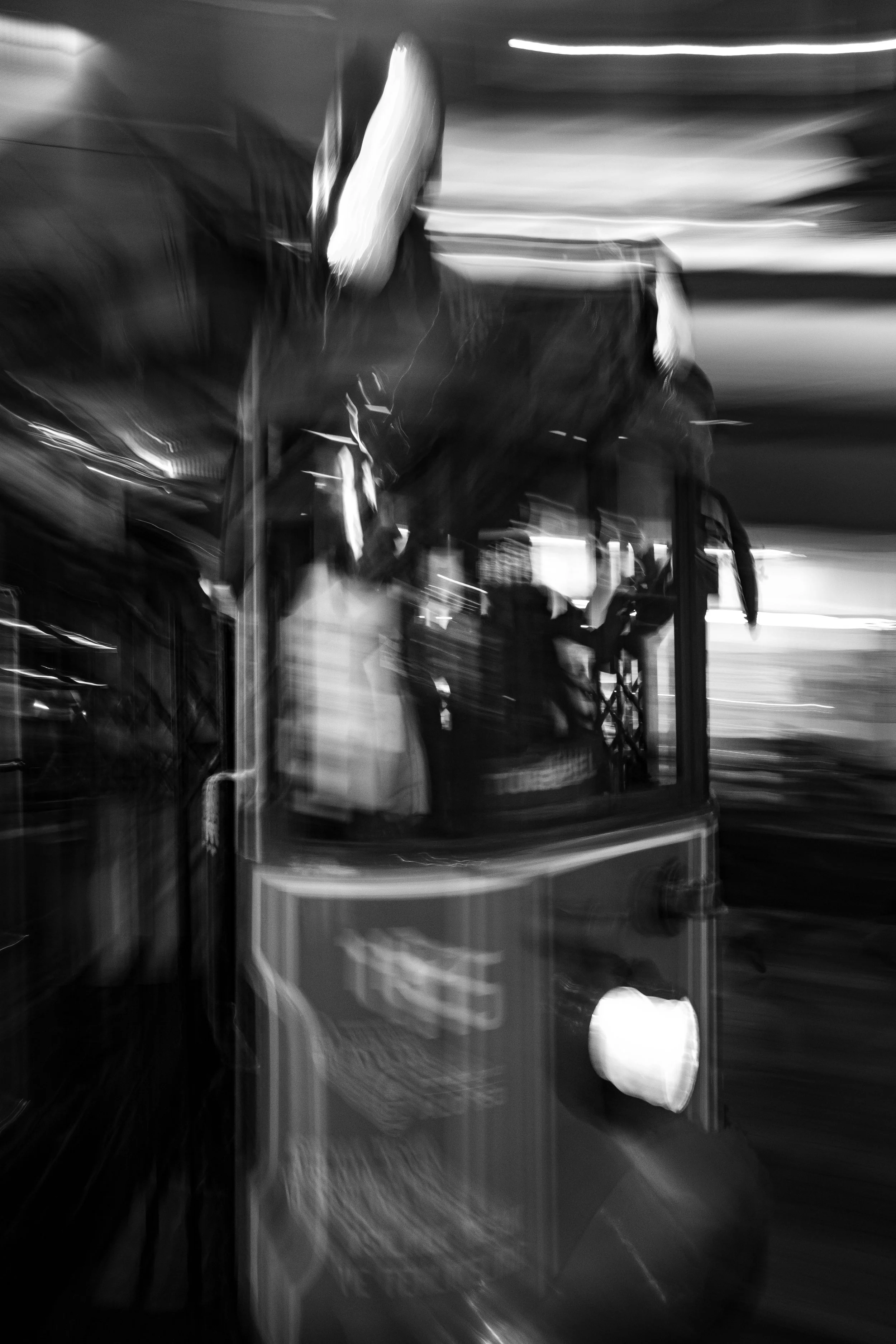 Slow_shutter_tram_istanbul-3-2.jpg