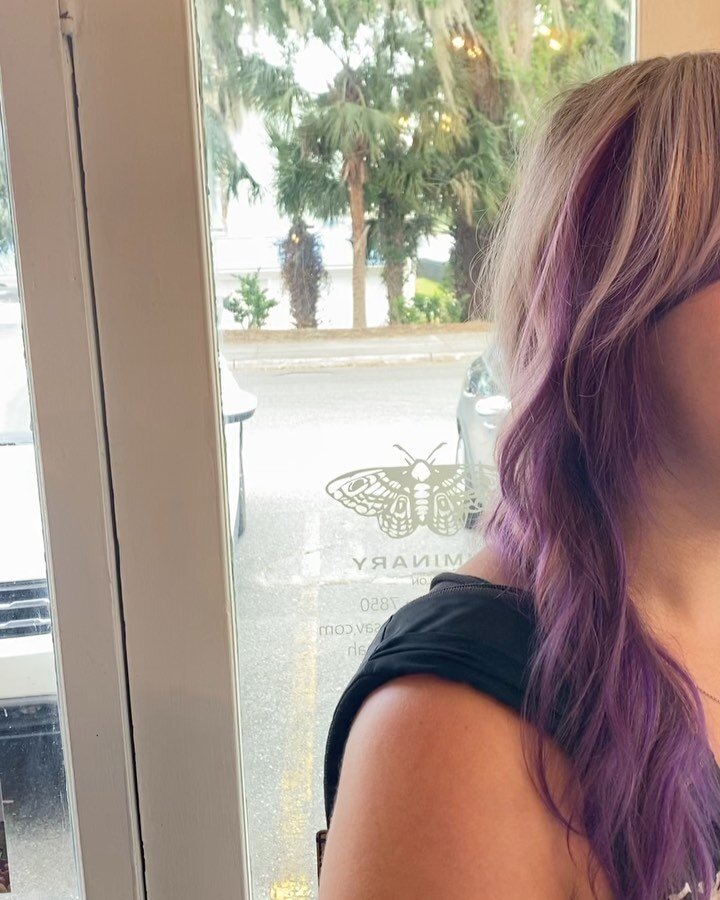 🫠🦄✨ Literally melting over this beautiful lavender color placement by @_hair_by_mare_ ✨
Color &amp; cut by: @_hair_by_mare_ 

#davinescolor #davinesnorthamerica #davinessalon #savannahgeorgia #savannahhairsalon #savannahsalon #luminarysalon #lumina