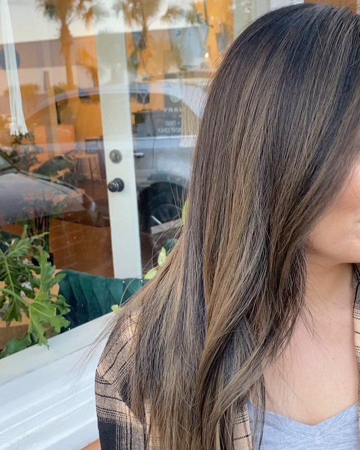 🌞🌻Going lighter for 
summer🌻🌞
Color &amp; cut by: @_hair_by_mare_ 

#balayage #hilights #davinesformula #davinesnorthamerica #davinessalon #savannahgeorgia #savannahhairsalon #savannahhairstylist #thunderboltgeorgia #luminarysalon #hairbymare #ma