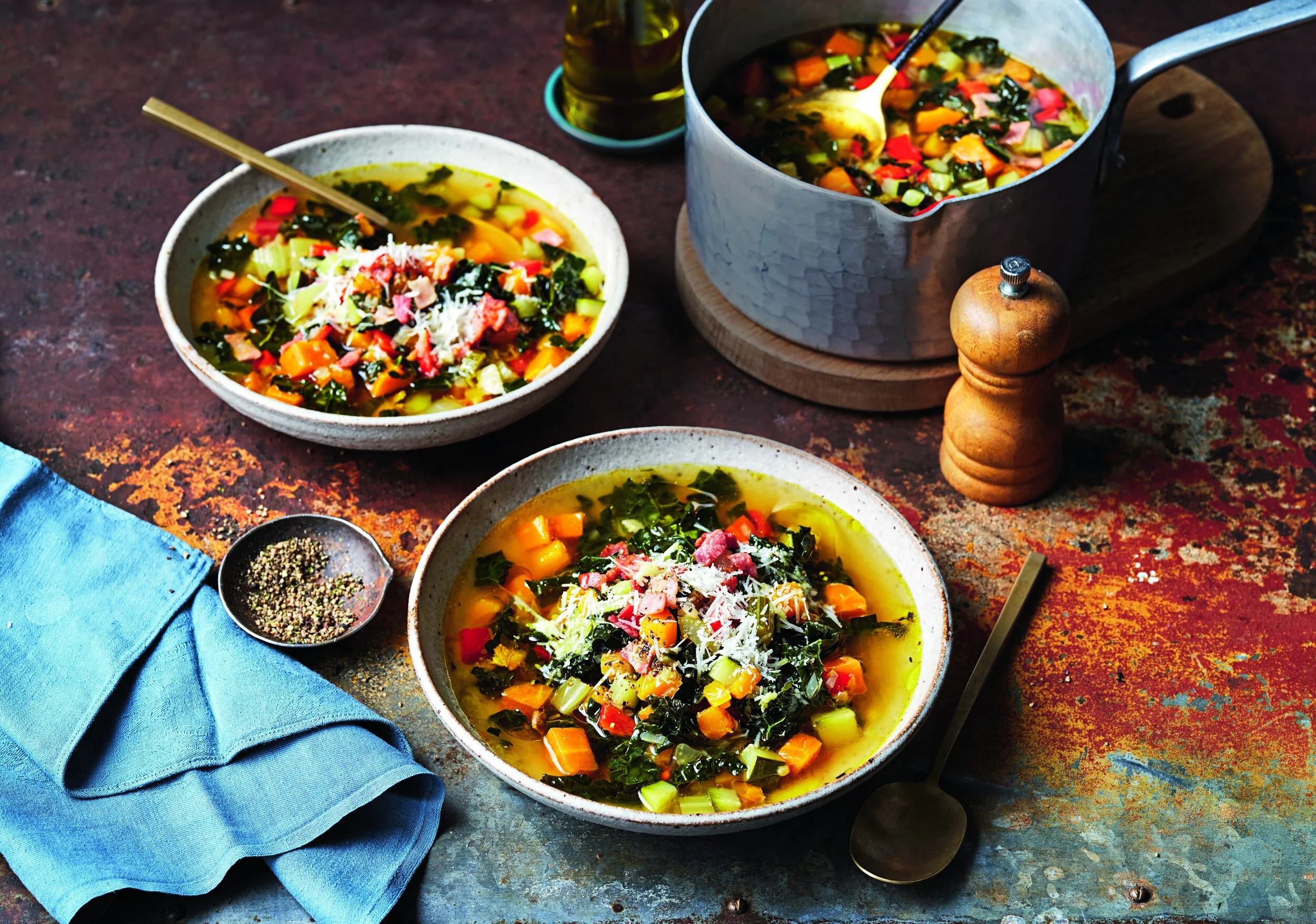 CLS0622AMBAS_Tuscan vegetable & bacon soup.jpg