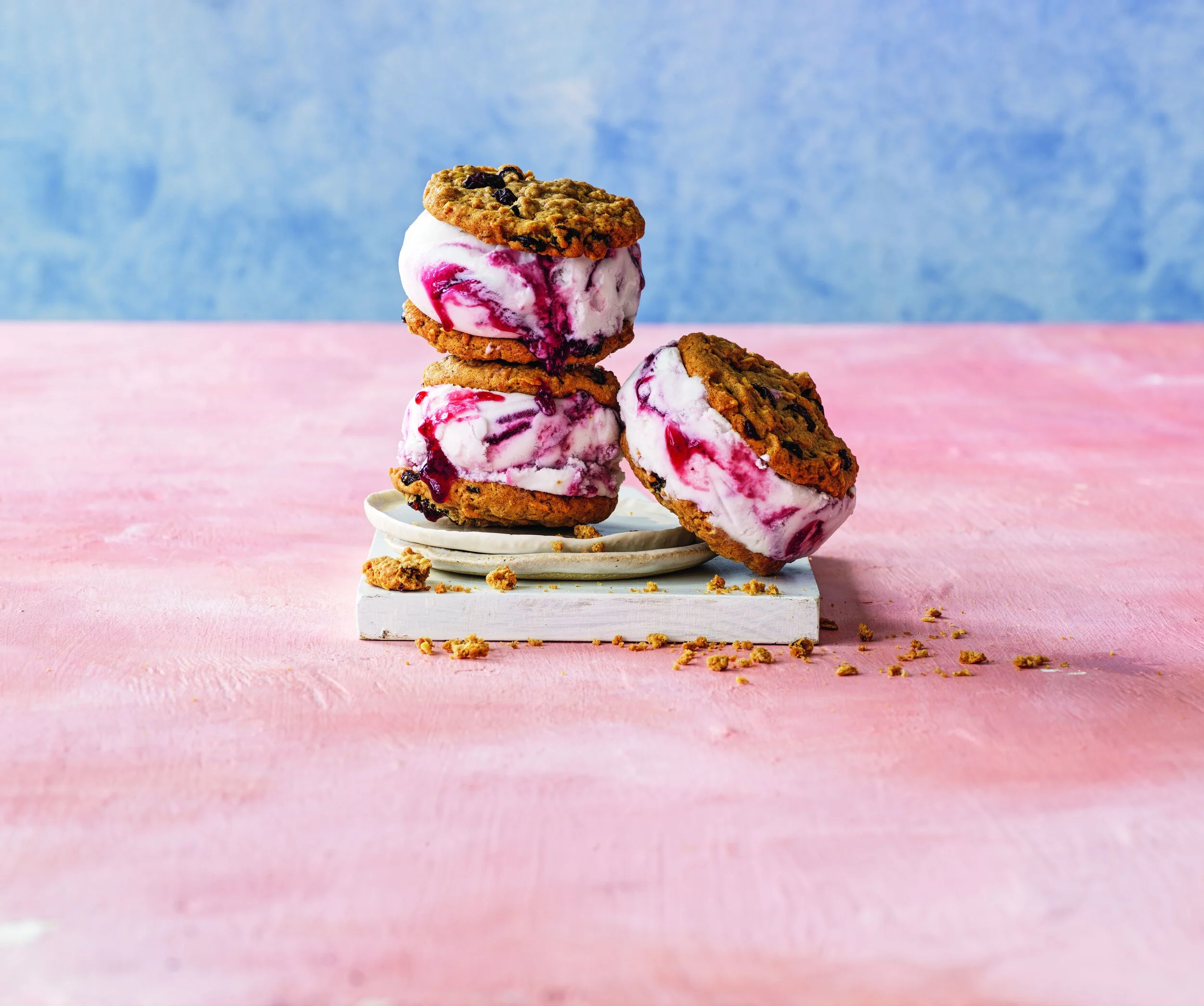 CLS0122FINDL_Oat and Raisin ice cream cookies.jpg