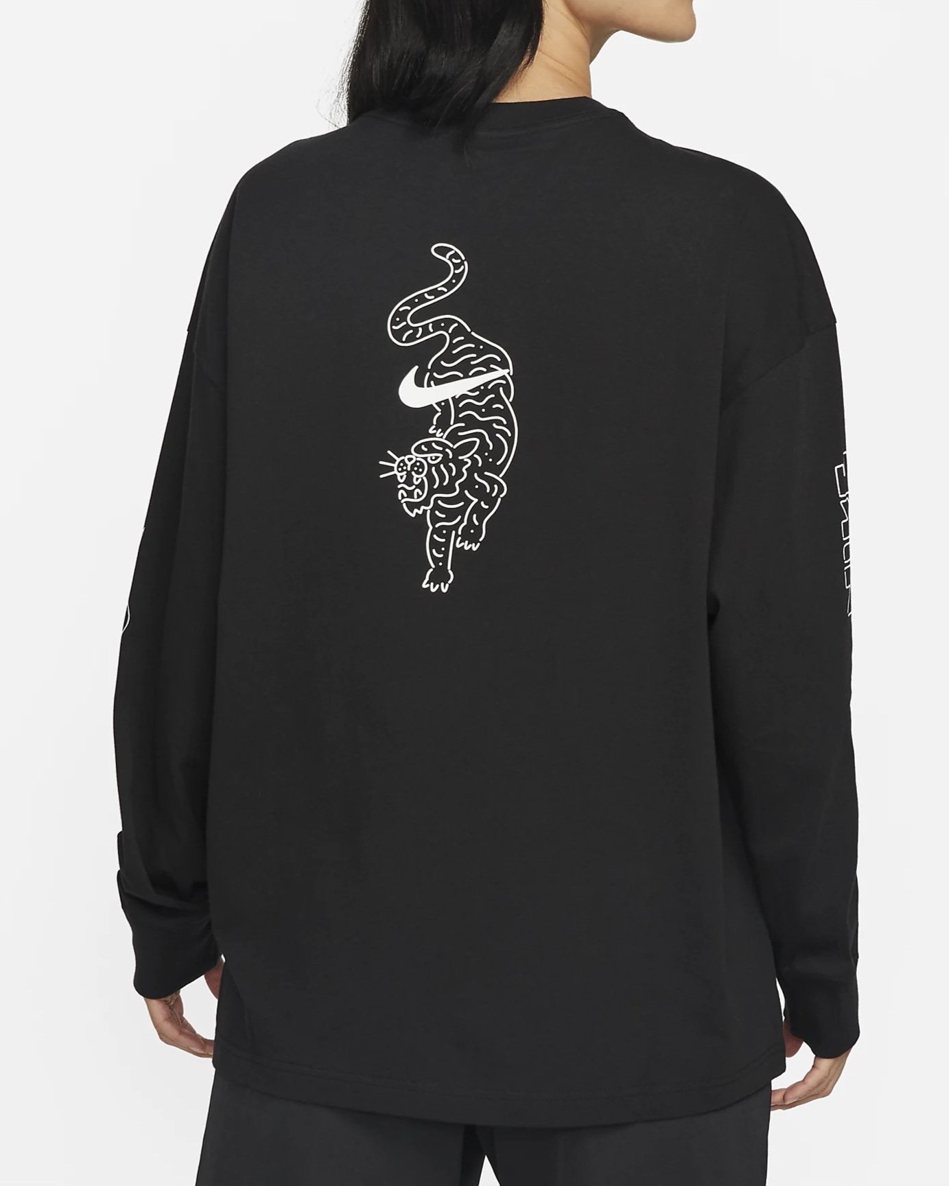 Long-sleeve T-shirt design for NIKE, graphic illustration by freelance illustrator Sayori Wada (outsourced)