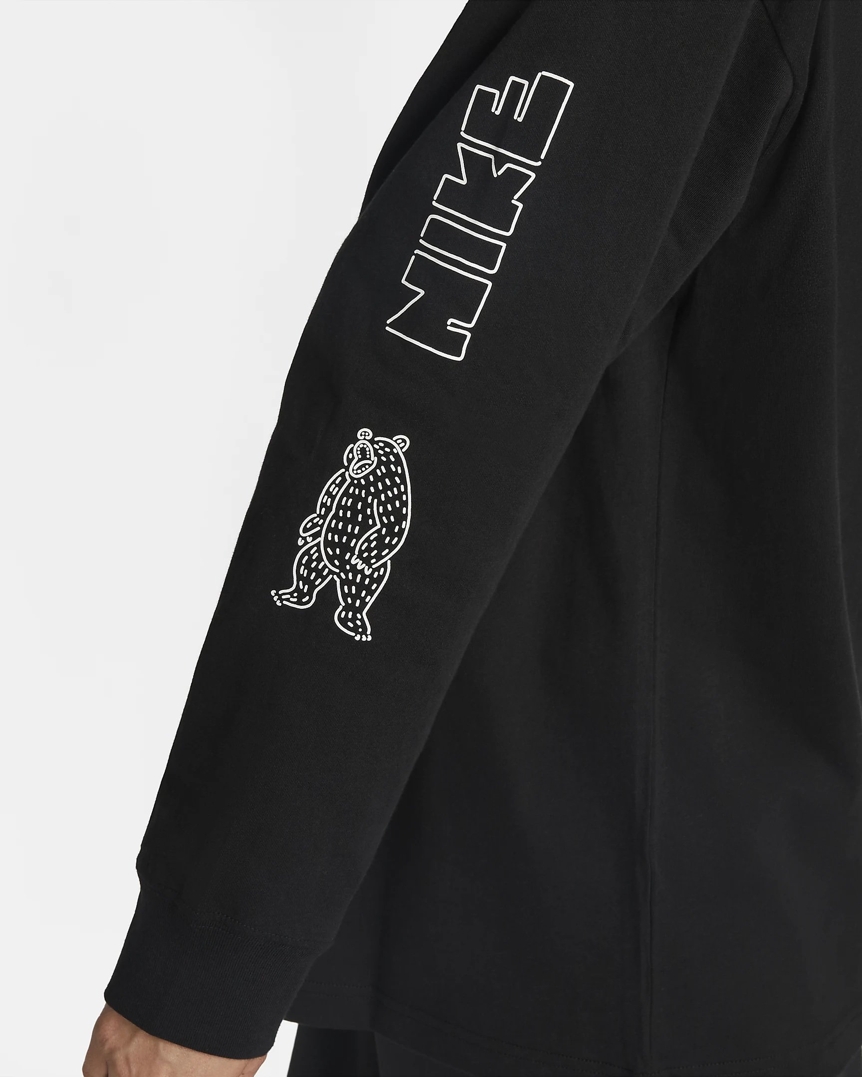 Long-sleeve T-shirt design for NIKE, graphic illustration by freelance illustrator Sayori Wada (outsourced)