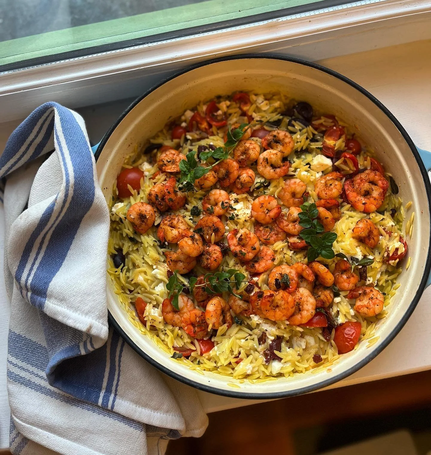 Need something for dinner tonight that&rsquo;s high protein but only takes 30 min????

Enter: orzo + protein of your choice 

BUT ISNT PASTA BAD FOR YOU!?!?

Hell no. Eating too much of anything isn&rsquo;t good. So stay within your cal goals and you