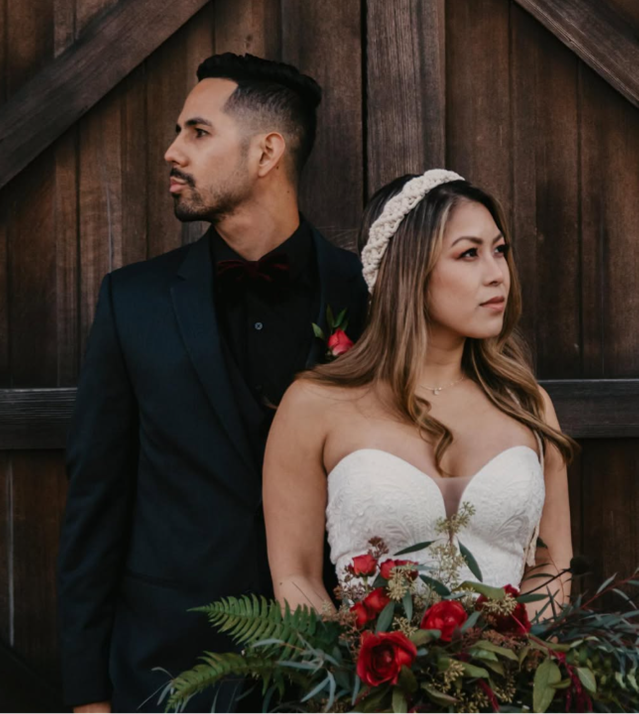 CapturedMartina_couple facing away.png