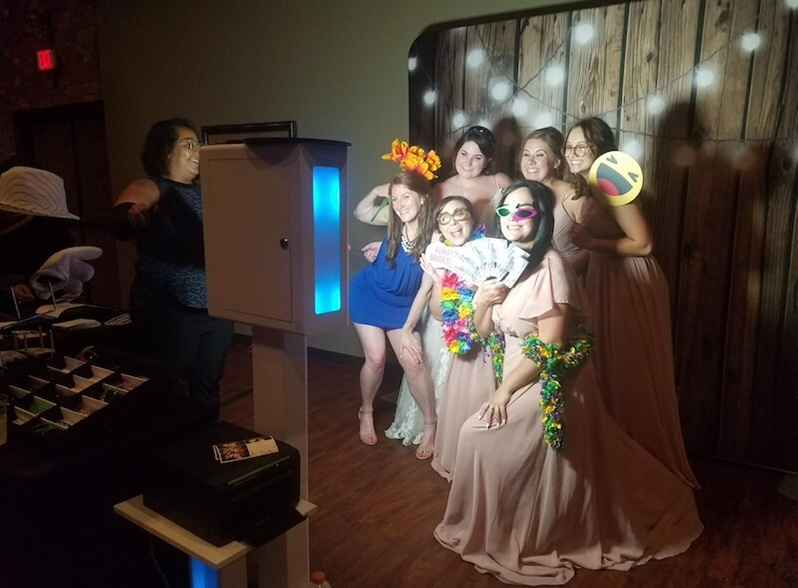 MES_wedding reception photo booth.png