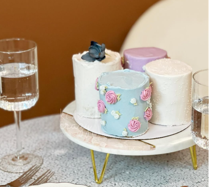 KatesCakes_plate of round petite cakes.png