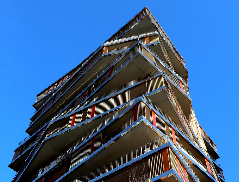Gevelwerken in het appartementsgebouw: wie betaalt de balustrades?