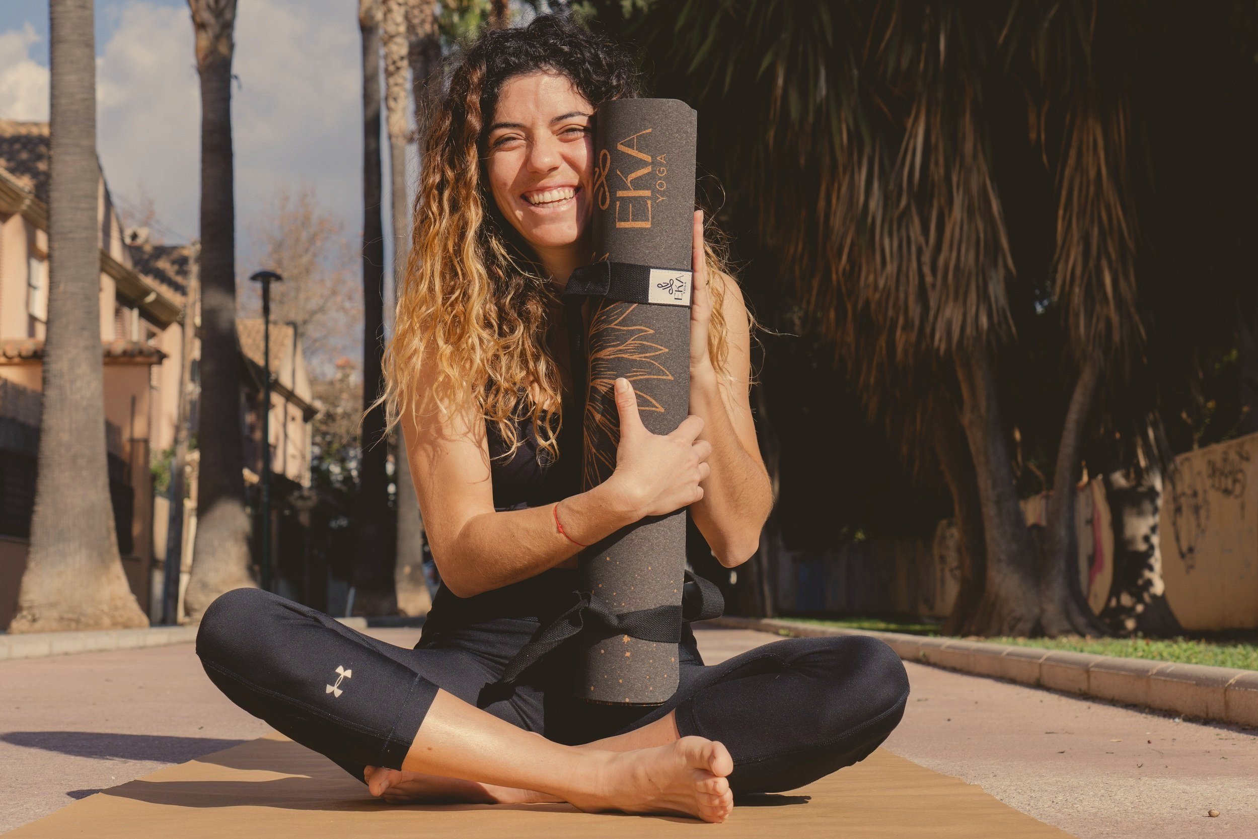 DIVASYA-Esterilla de yoga premium de corcho antideslizante: de caucho  natural antideslizante y corcho, natural y sostenible, extra ancha y extra  gruesa (183 x 66 x 0,4 cm) (Magic Arrow Corcho) : 