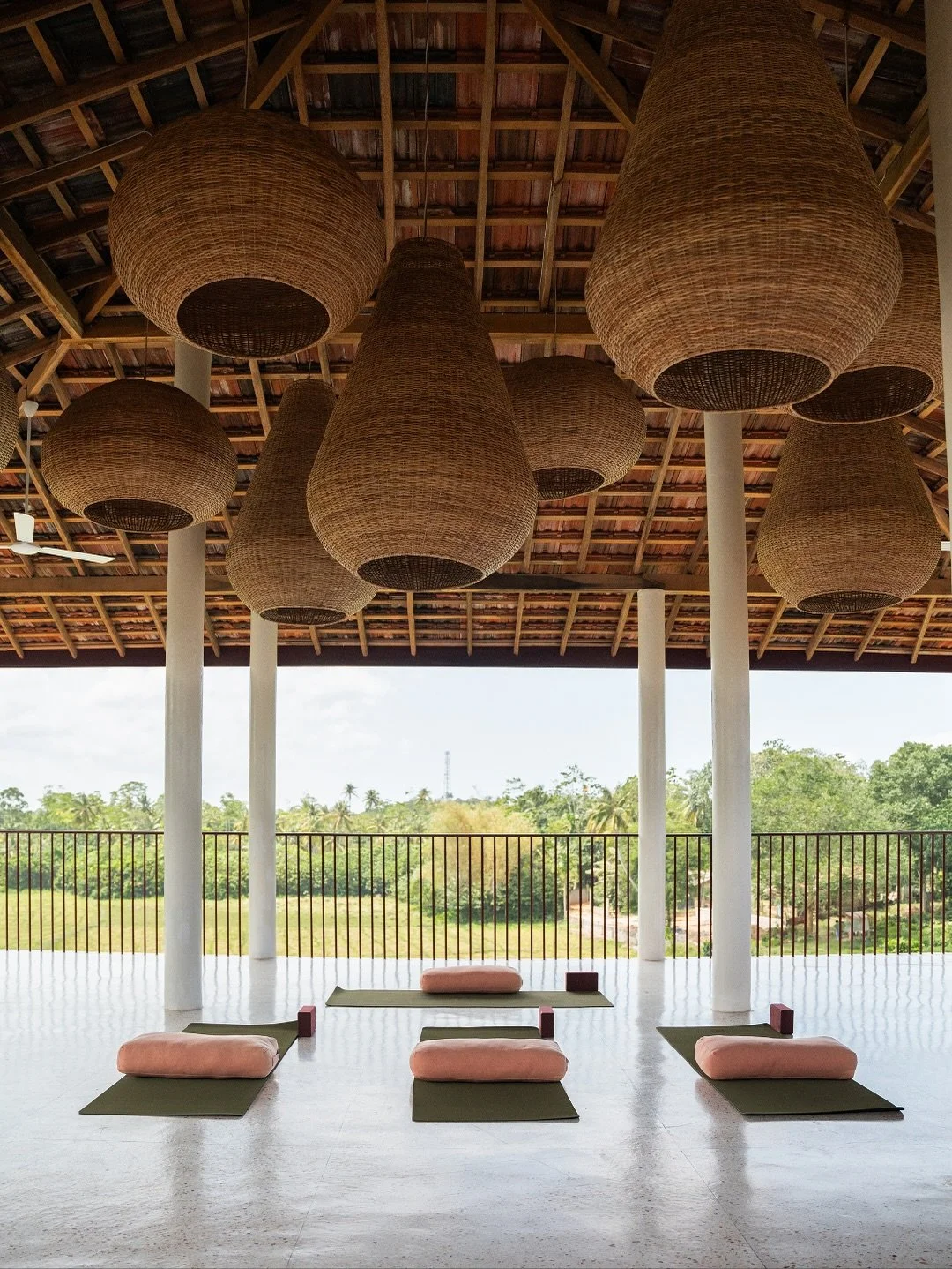 Daily yoga surrounded by rice fields and morning light.

A space where calm, beauty, and gentle luxury come together. Where you move, breathe, and start the day slowly.

After class, stay a little longer: a coffee, a colorful breakfast, maybe a chat 