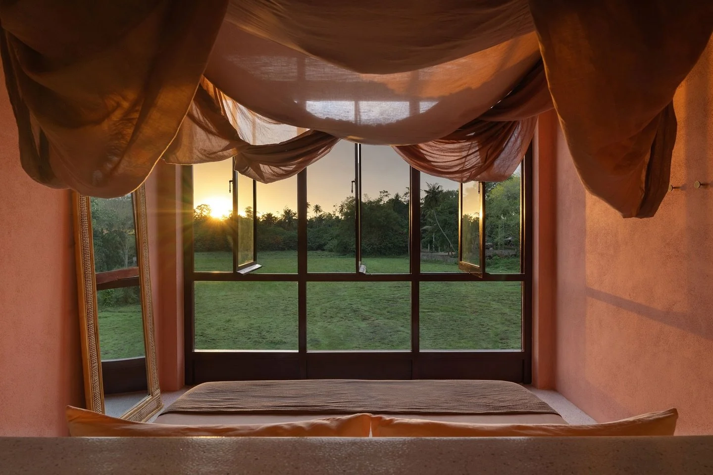Waking up like this.
Sunrise over the rice fields, still in bed.

No alarms. No plans.
Just morning light and silence.
Private pool.

Save this for your next stay in Ahangama 🌾
📍casa tikiri - PADDY LODGE

📷 @nateleecocks
