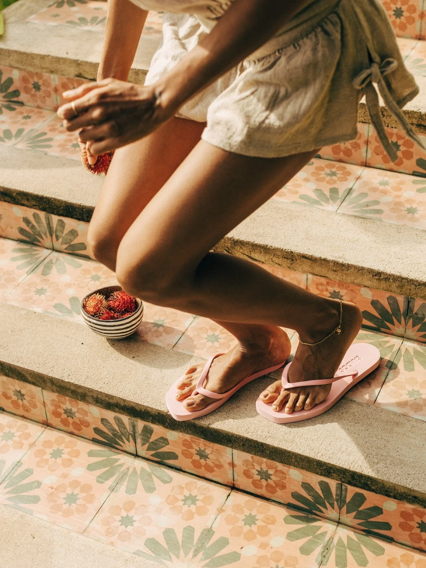 Rambutan season. May in Sri Lanka.
The tiles hold the warmth.
The afternoon asks for nothing.
Some things you only find if you stay.

📷 @sandos.store 

#casatikiri #srilanka #ahangama #boutiquehotel #rambutan