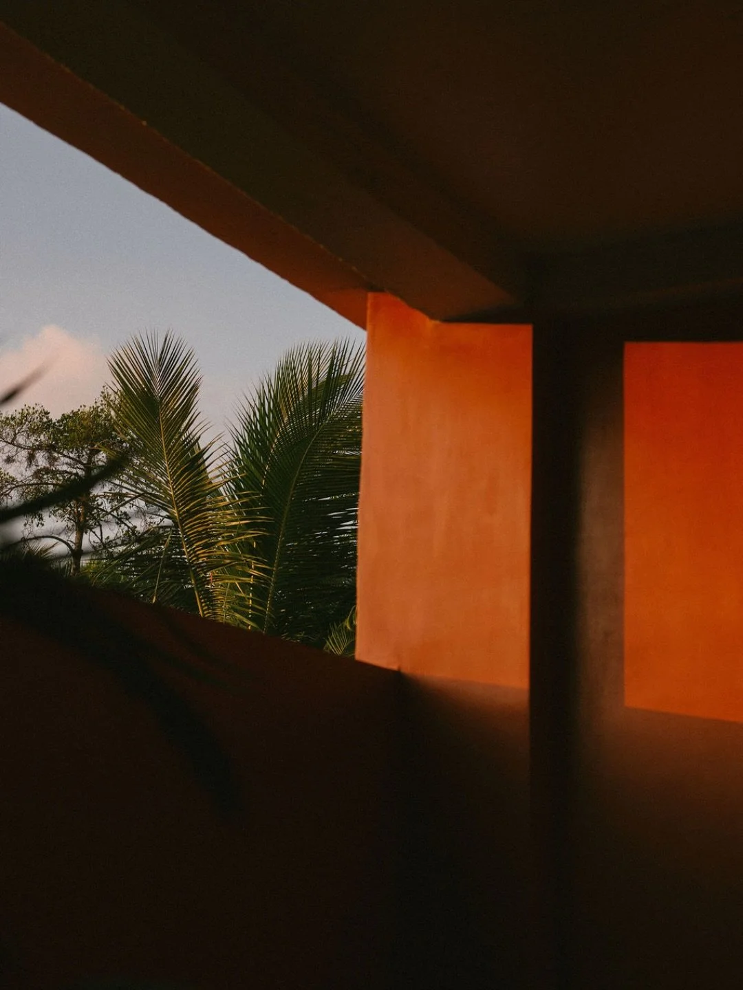 Casa Tikiri, most afternoons.

The light does most of the work here.
We just try not to get in its way.

#Ahangama #SriLankaTravel #BoutiqueStay #SlowTravel #CasaTikiri