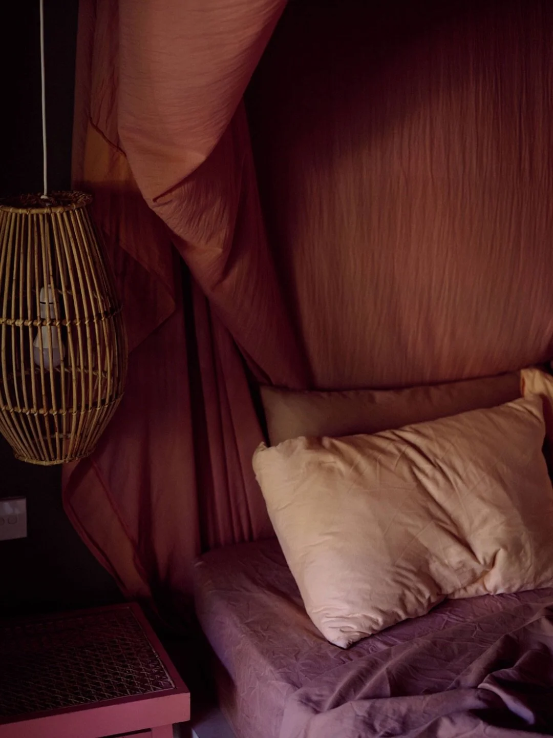 SEEN THROUGH ISSY&rsquo;S LENS.

A sense of wonder in the details,
unexpected beauty in quiet corners,
and stories waiting to be discovered.

One place, always seen differently.

Thank you @issycroker for capturing Casa Tikiri this way.

#casatikiri 