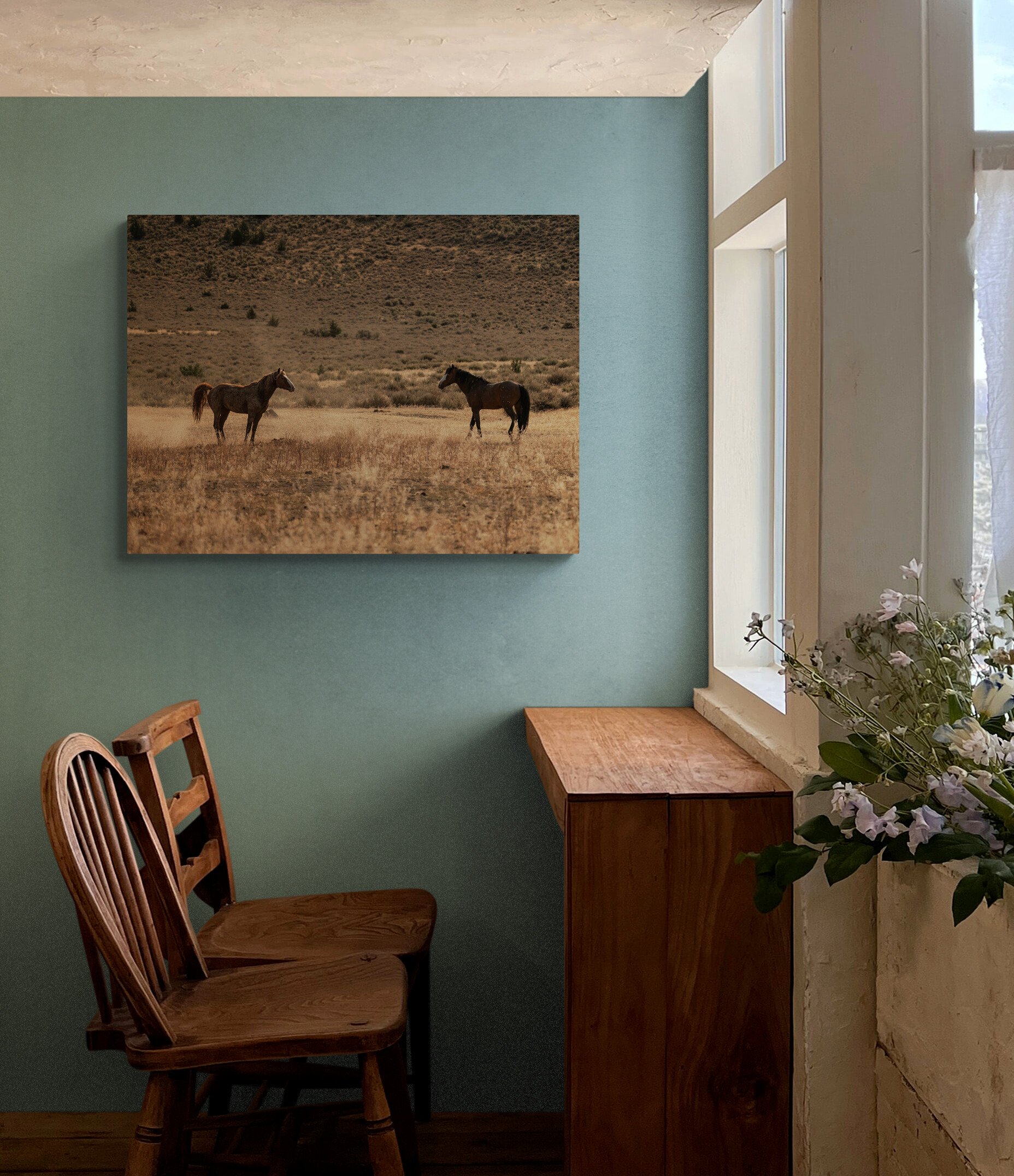 Rustic_room_with_desk_and_chairs.jpg