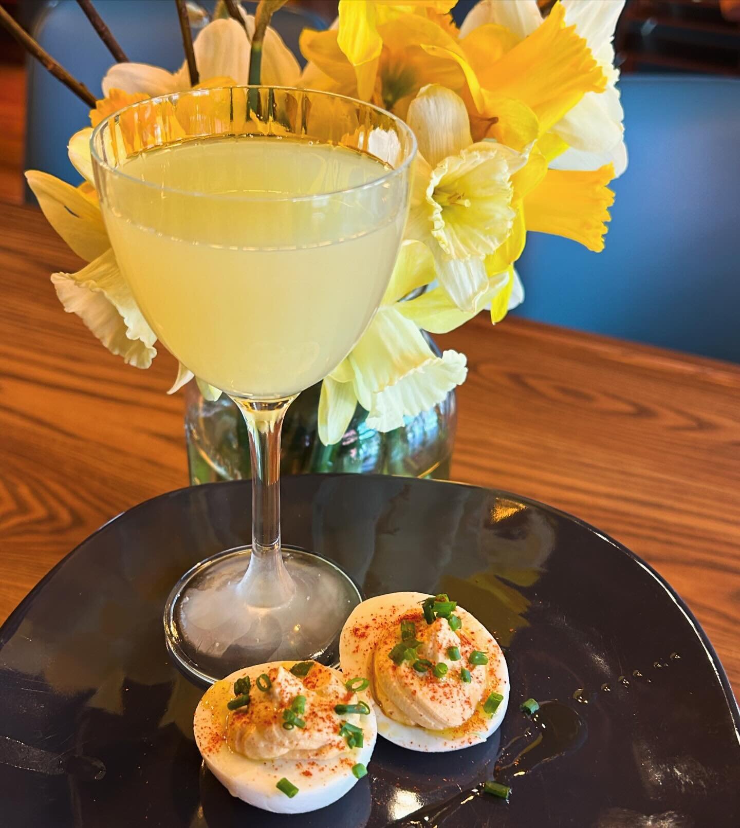 Happy Easter! Come celebrate the Padrona way: a Corpse Reviver and a side of deviled eggs special for $12! (See what we did there&hellip;😉) we&rsquo;ll be shaking and stirring at 3PM. #hudsonny #easterspecial #corpsereviver #deviledeggs #wherespirit