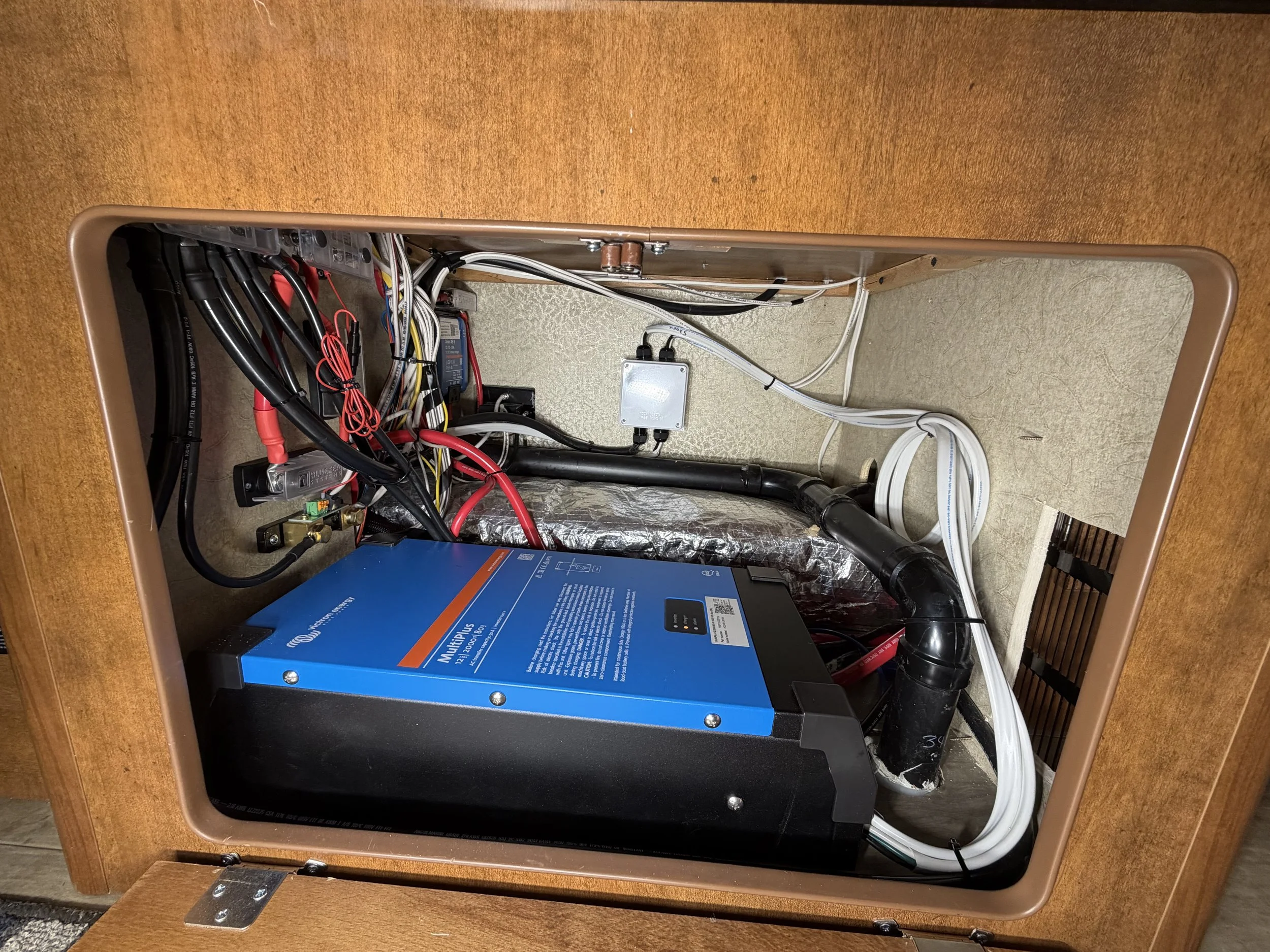 Lance Travel Trailer Offgird System Install, Inverter, Solar Panel Add, alternator charging, DC system monitor