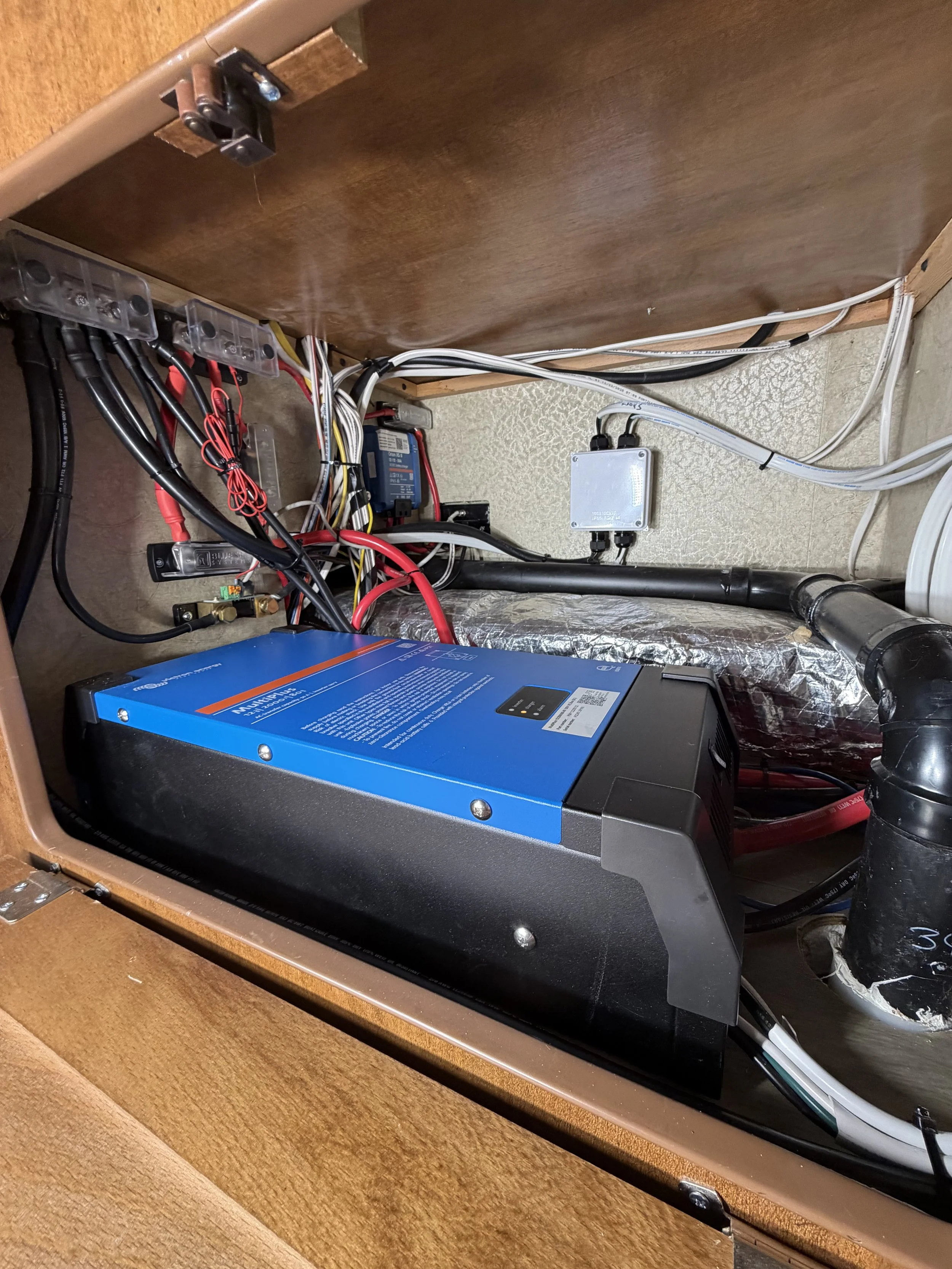 Multiplus Inverter, Orion DC-DC 50 Amp Charger, Victron BMV Smart Shunt