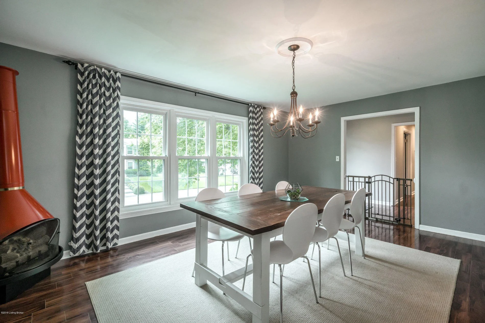 Farmhouse Table 1.JPG