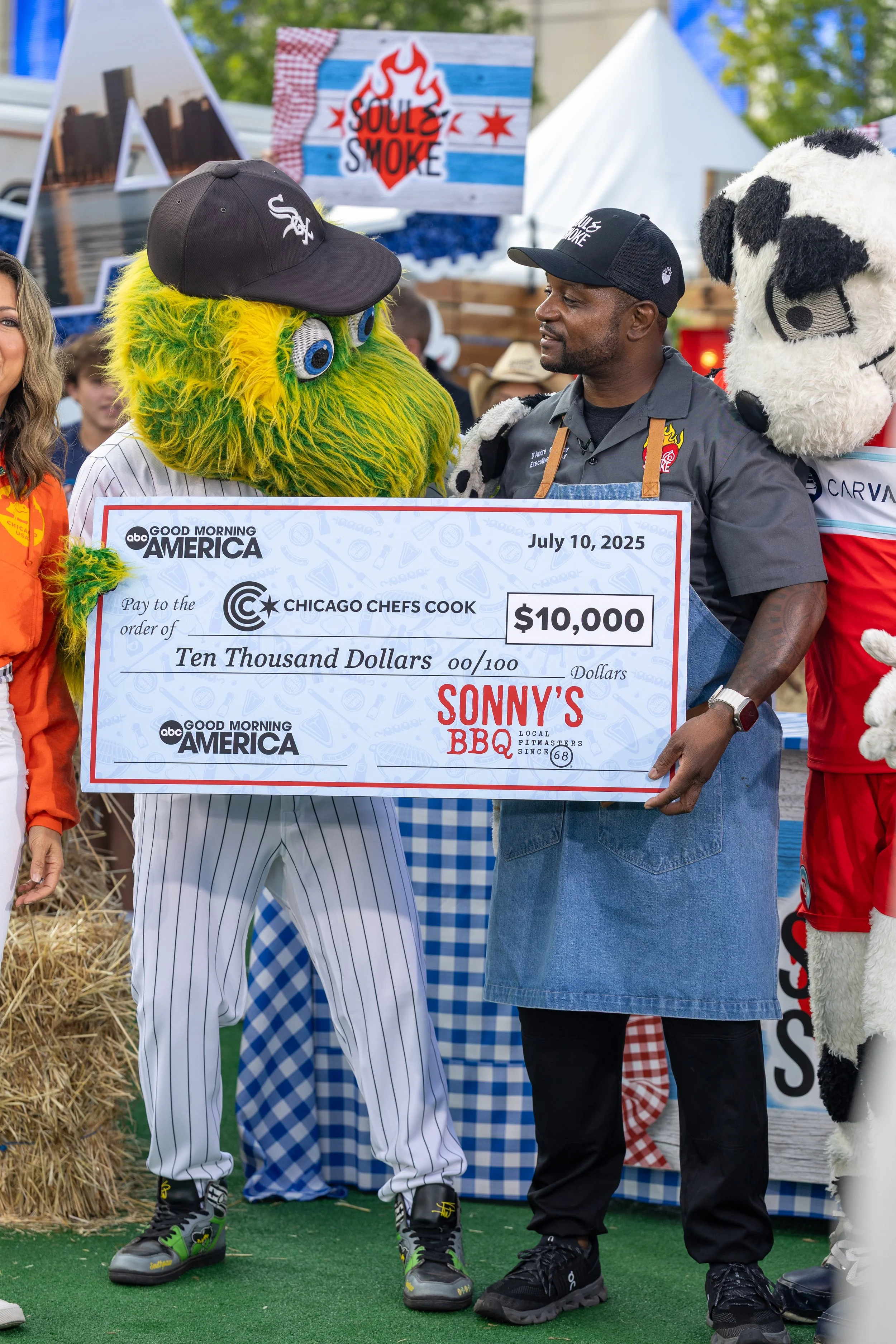 Chef D'Andre Carter of Soul & Smoke accepts a $10,000 donation on behalf of Chicago Chefs Cook live on the Good Morning America Barbeque Brawl at Windy City Smokeout 2025