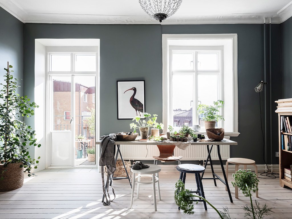 long dyed table - home tour in stile scandinavo b.jpg