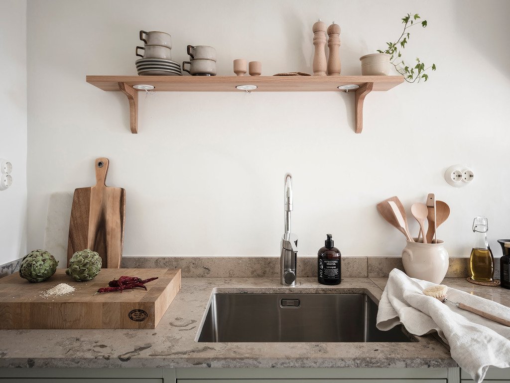 idee arredamento cucina piccola - chiccacasa - cucina con top di marmo e lavello a incasso