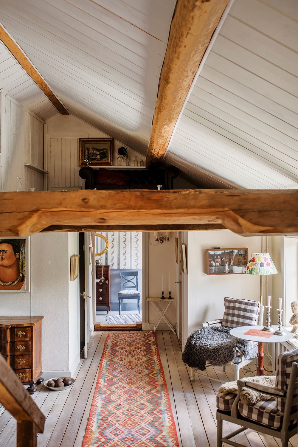 soffitto con travi in legno - chiccacasa - travi in legno in una casa country